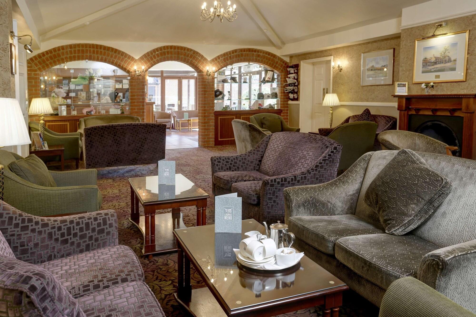 Vista Lobby Knights Hill Hotel & Spa