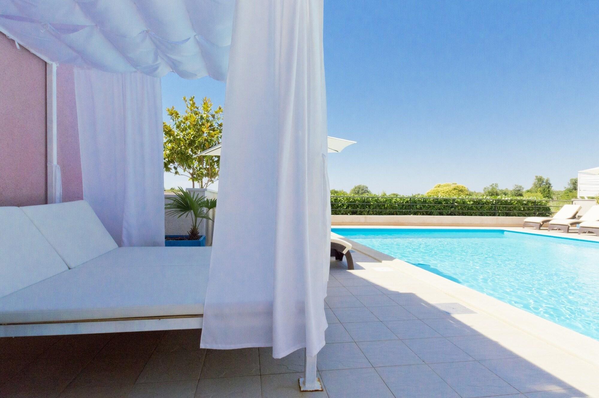Vista Piscina Astinian