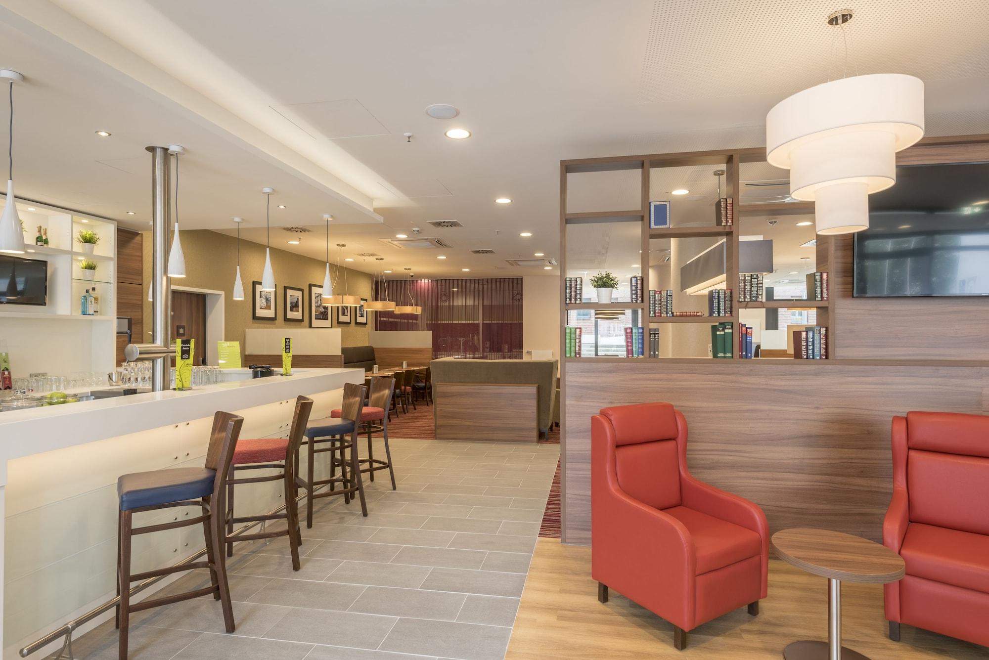 Bar/Salón Hampton by Hilton Hamburg City Centre