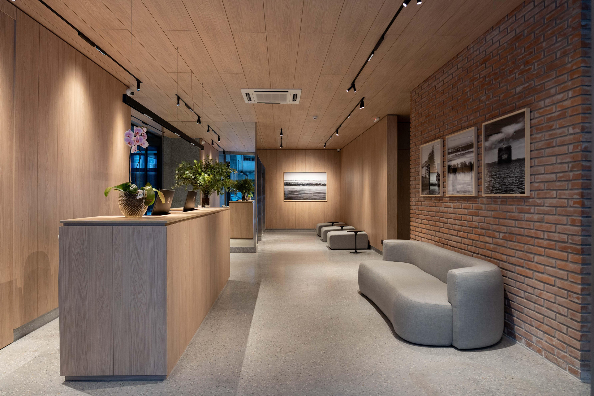 Vista Lobby Brickton, Rosario, Apartments By Marriott Bonvoy