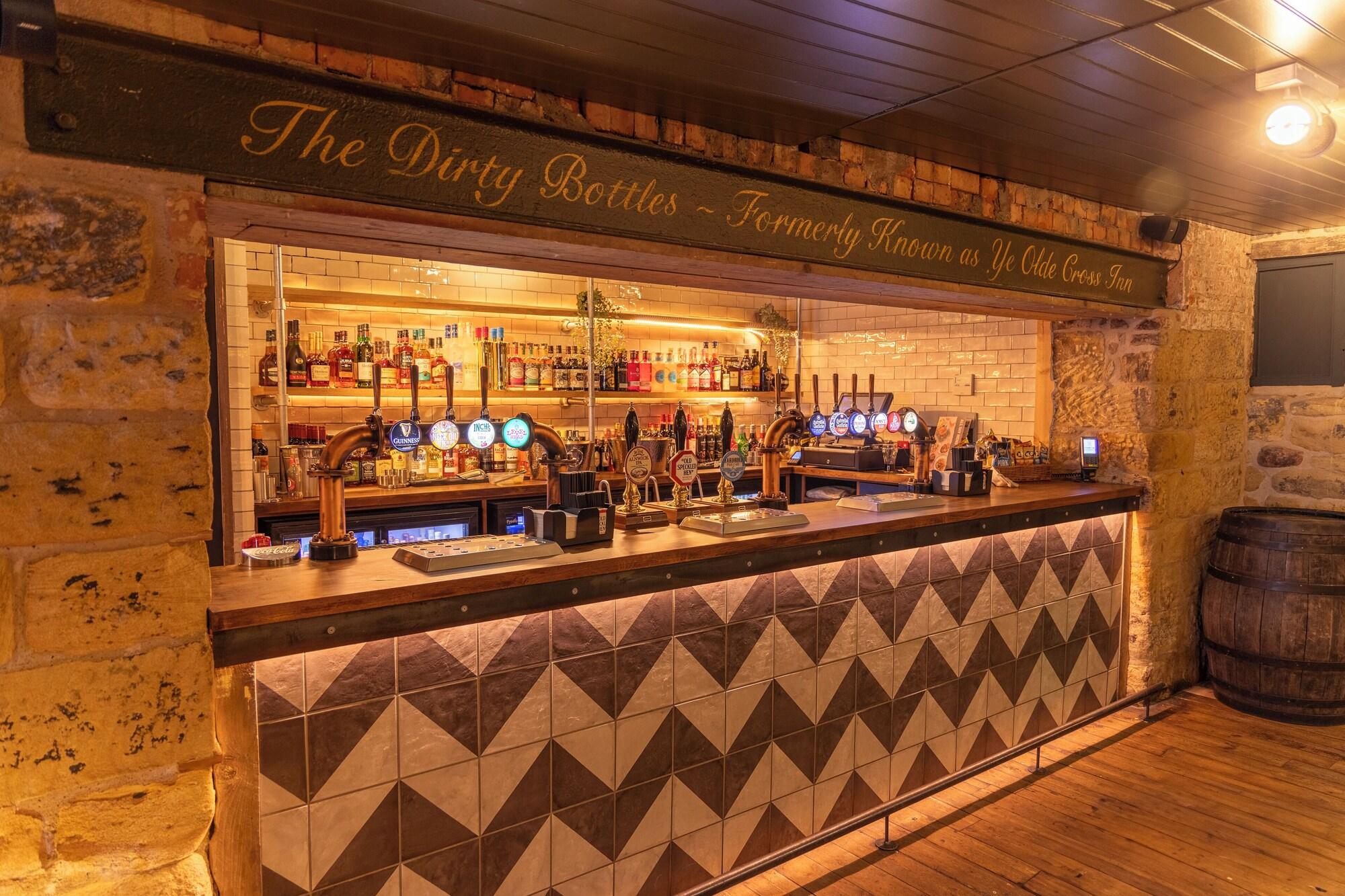 Bar/Salón Dirty Bottles