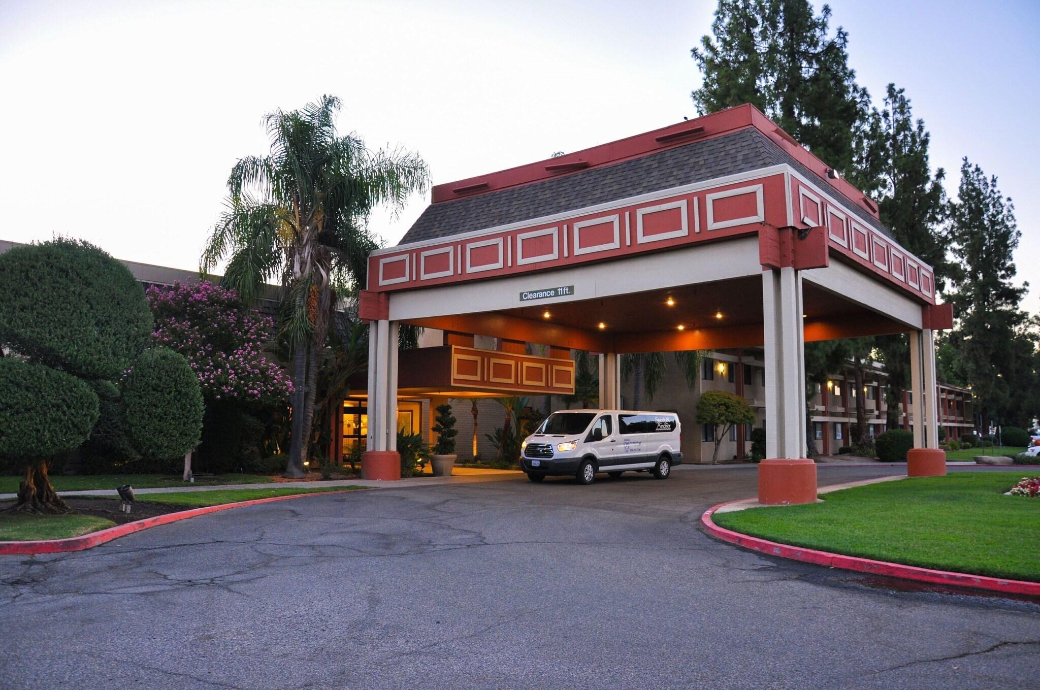Vista Exterior Piccadilly Inn Airport