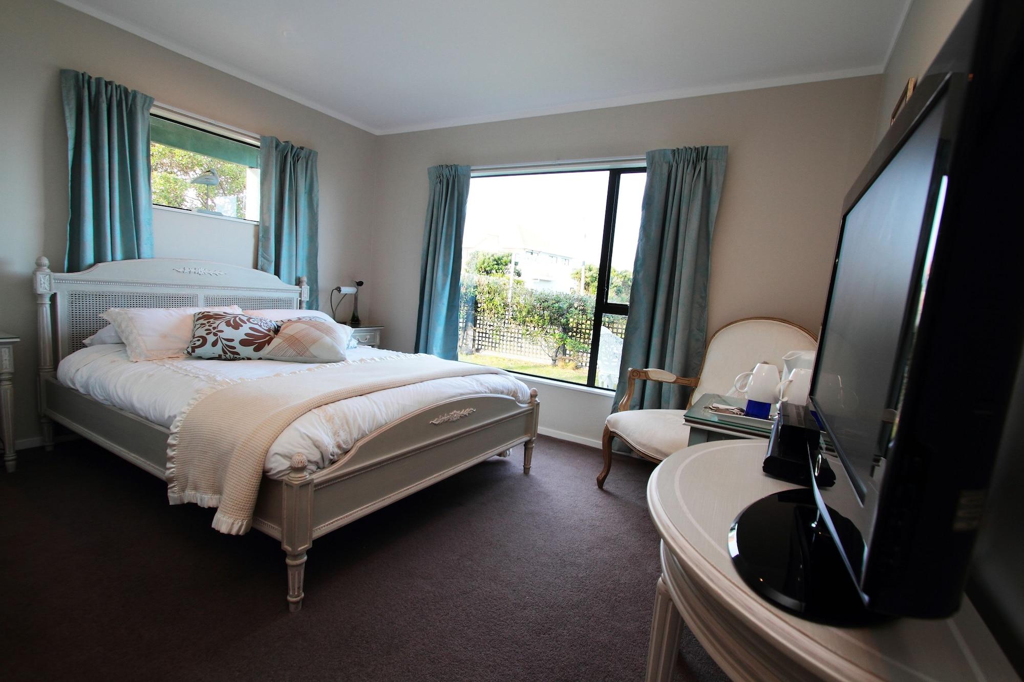 Varios Pacific View Bed and Breakfast