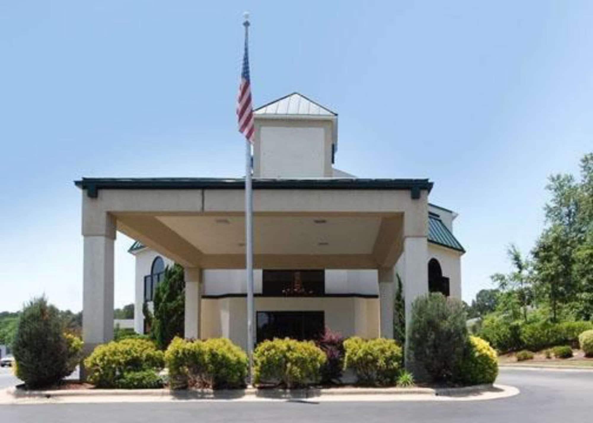 Vista Exterior Quality Inn & Suites Tarboro - Kingsboro