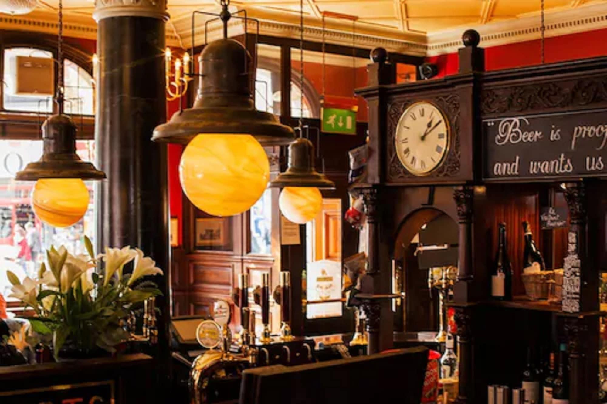 Bar/Salón Blackbird