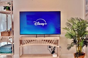 Alquiler Vacacional - NEW Tropical 3-bedroom home w heated Pool & Spa Walk to Beach