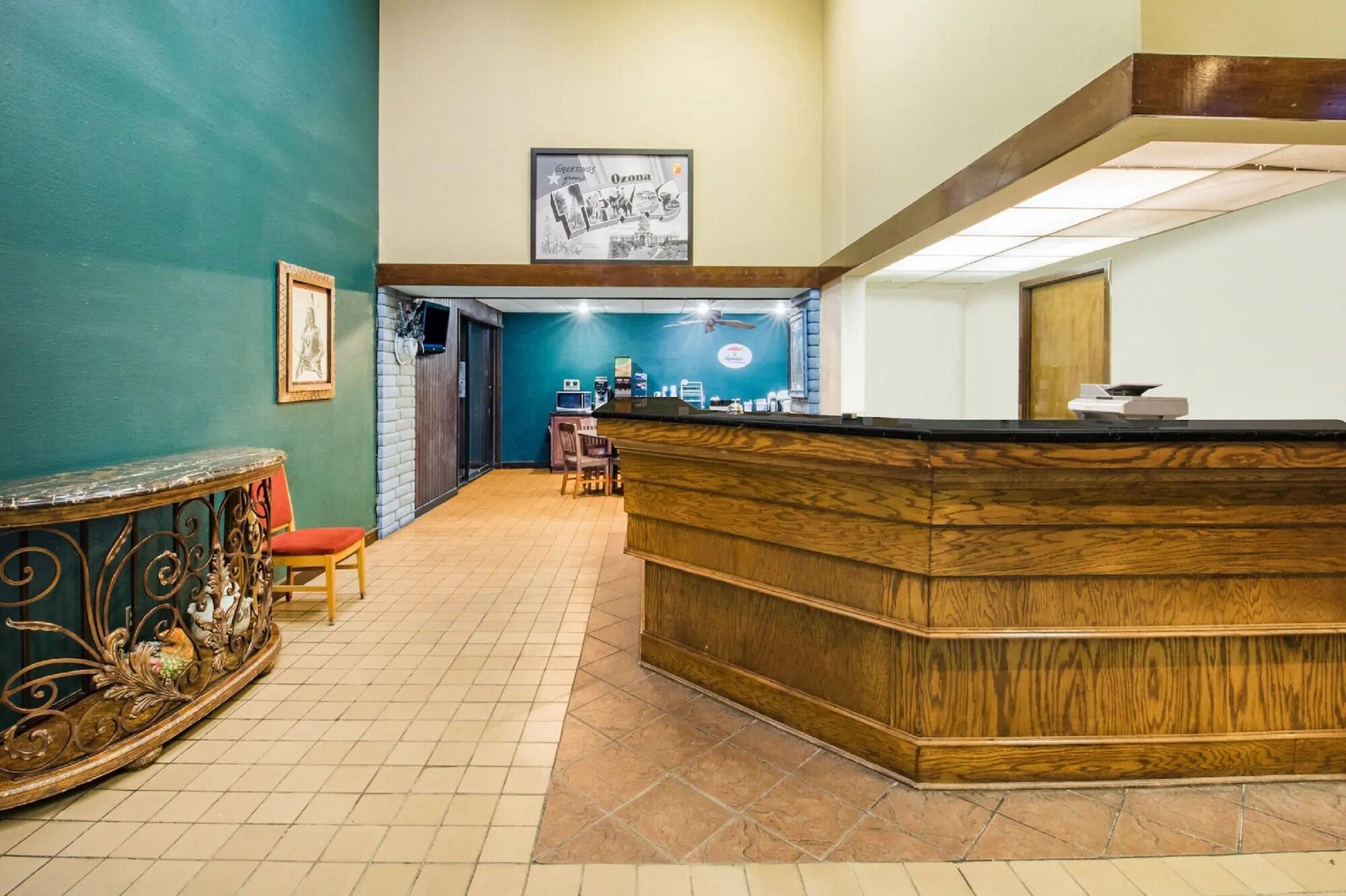 Vista Lobby Republic Hotel Of Ozona