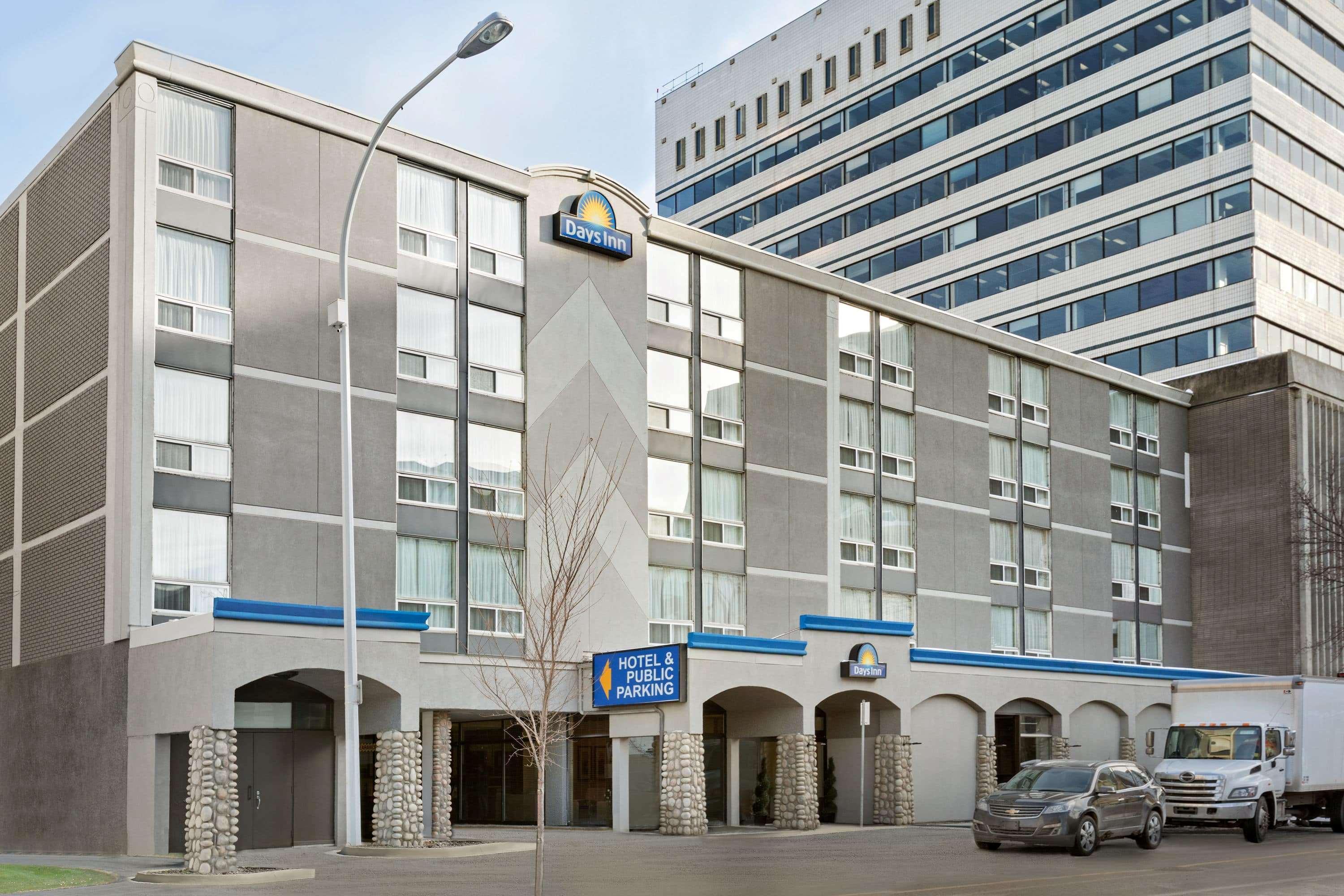 Vista Exterior Days Inn by Wyndham Edmonton Downtown
