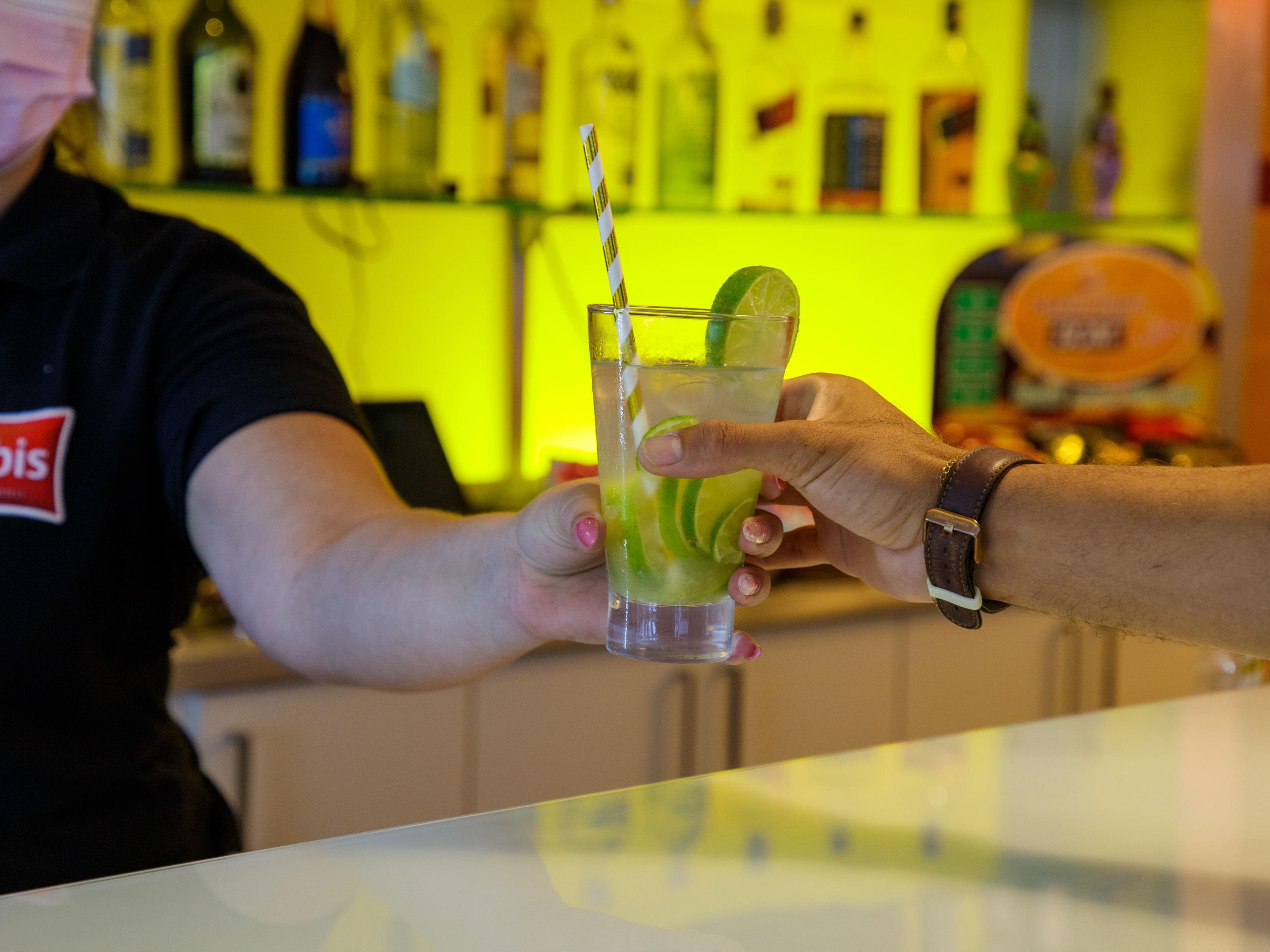 Bar/Salón Ibis Maceio Pajucara
