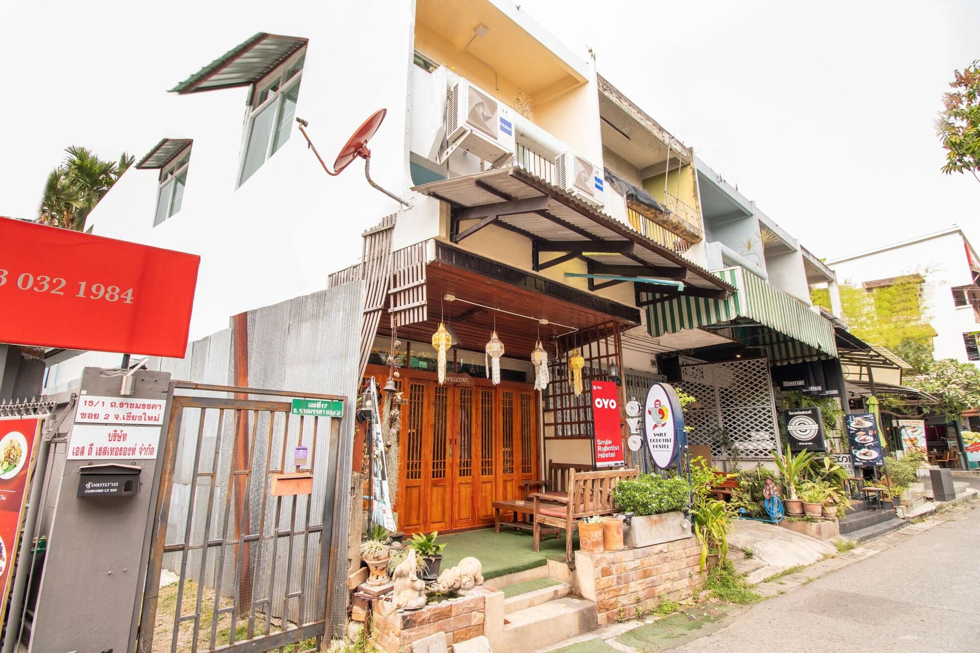 Varios OYO Smile Robotist Hostel