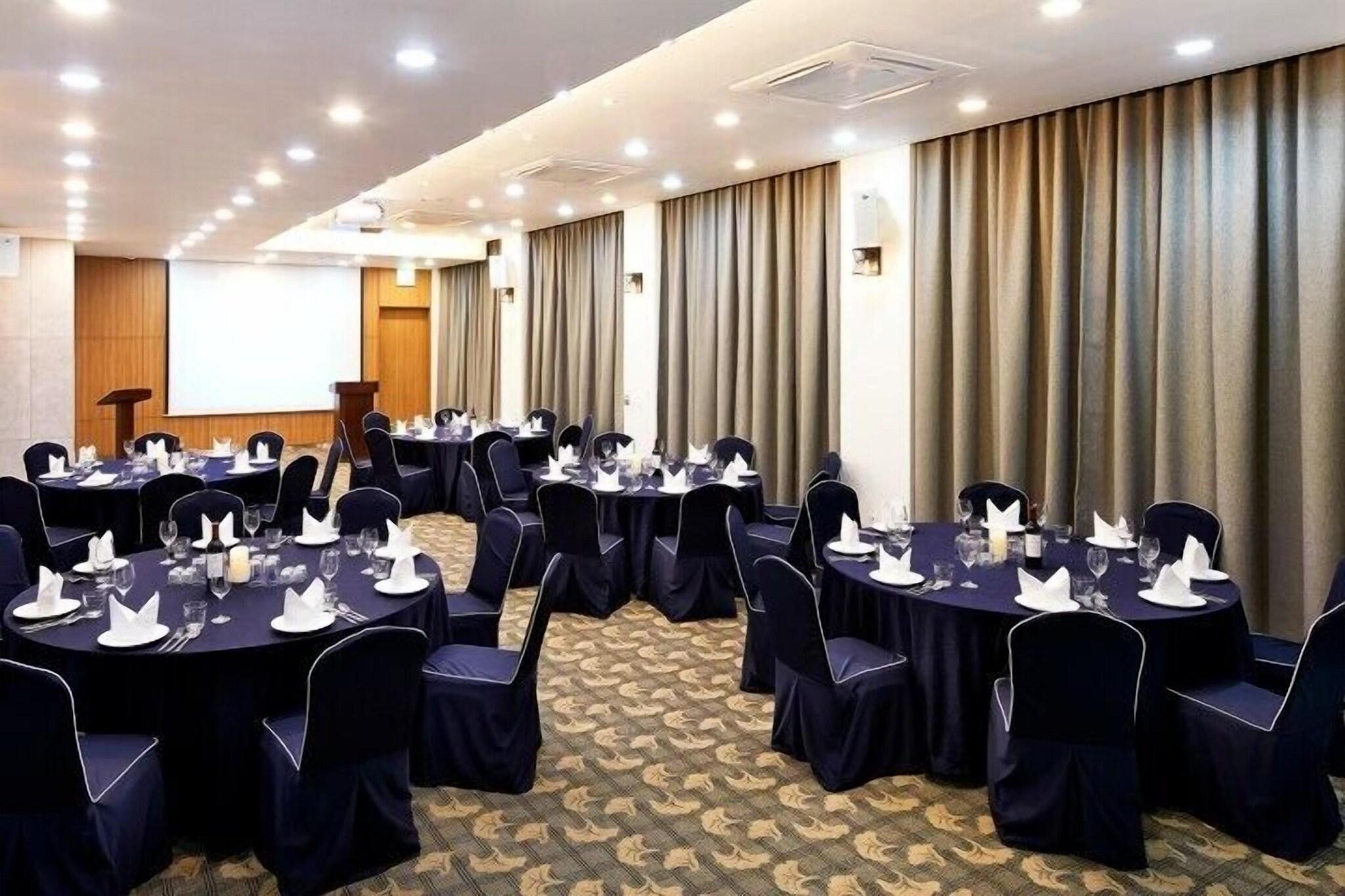 Centro de Negocios Hotel Thesoom Forest