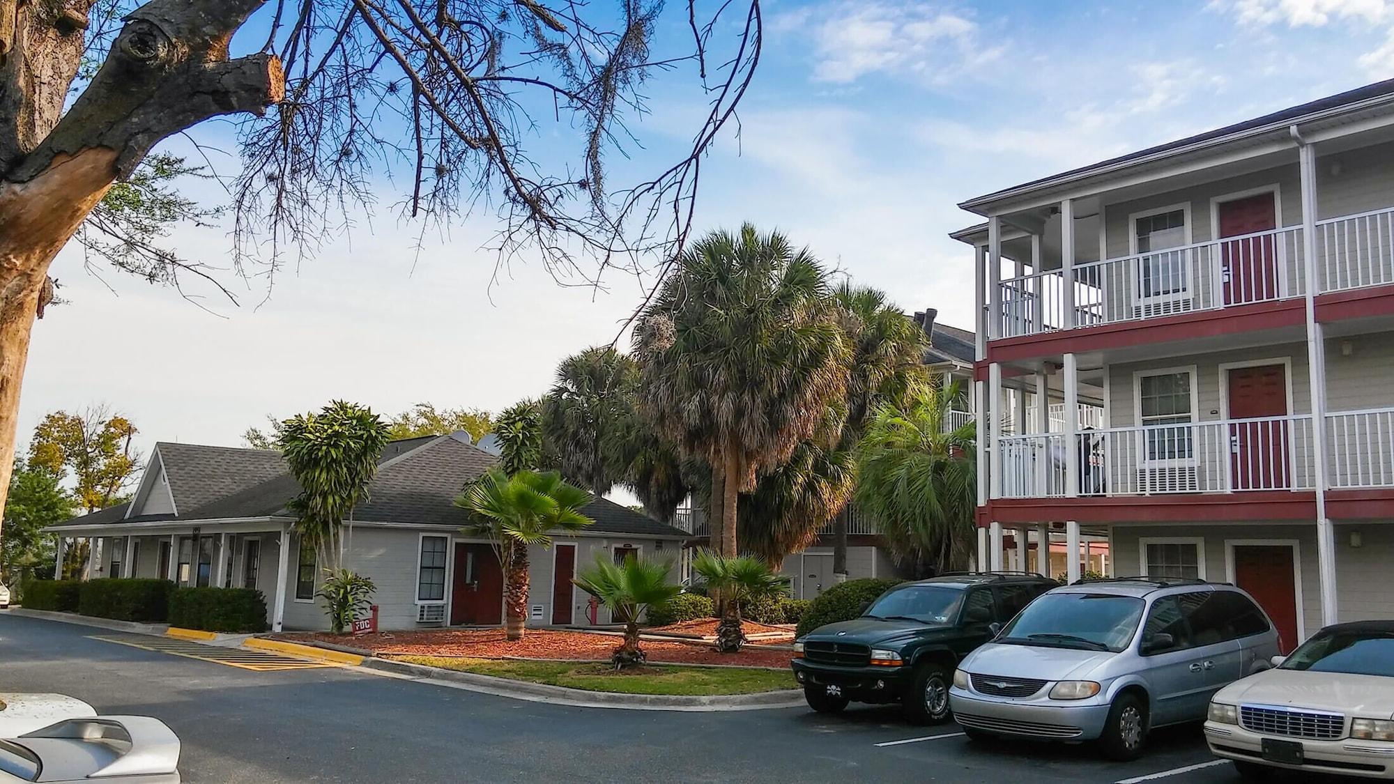 Vista Exterior InTown Suites Extended Stay Orlando FL - South