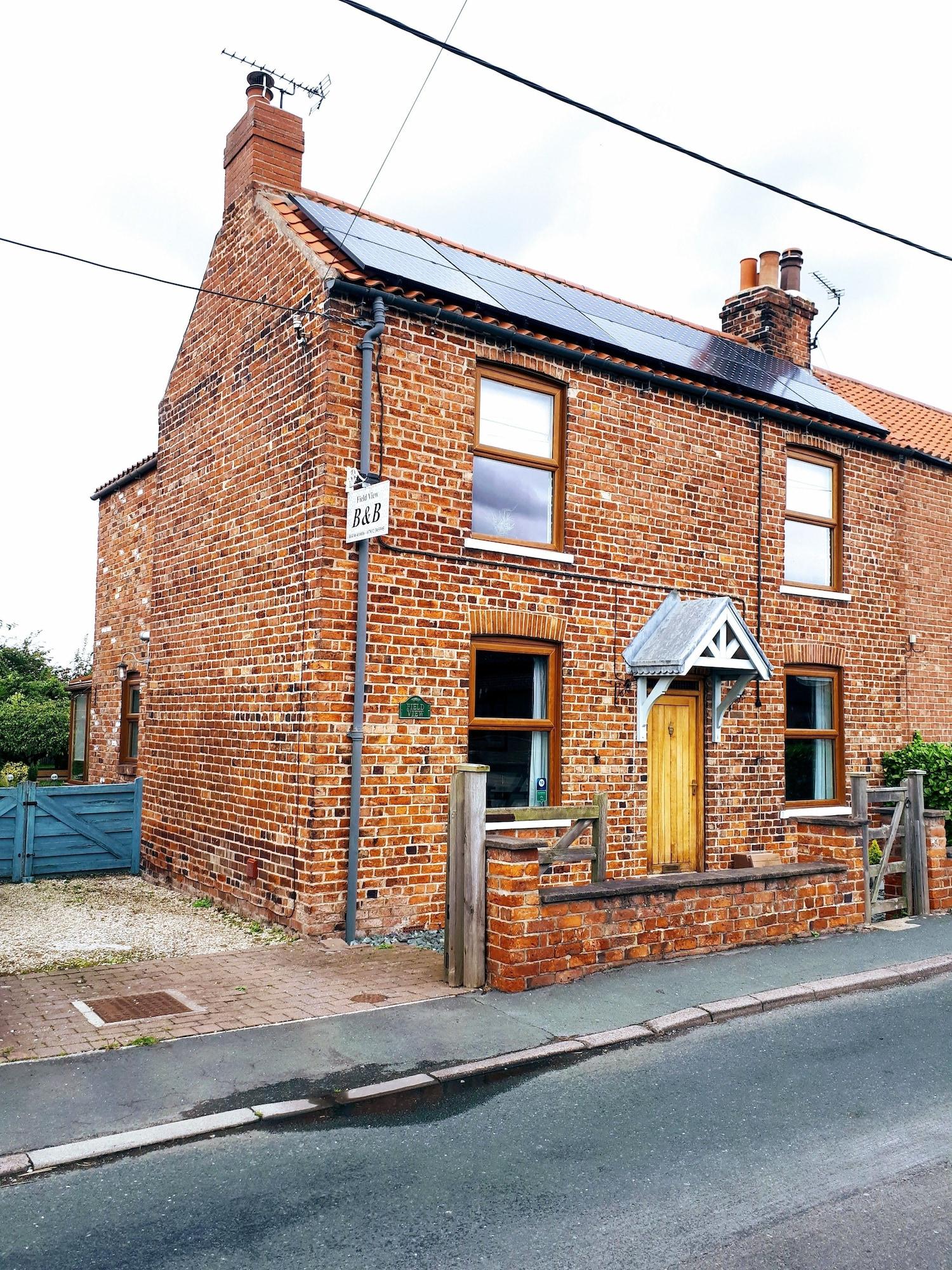 Vista Exterior Field View B&B