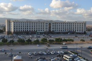 Alojamiento - Hamdan Plaza Hotel