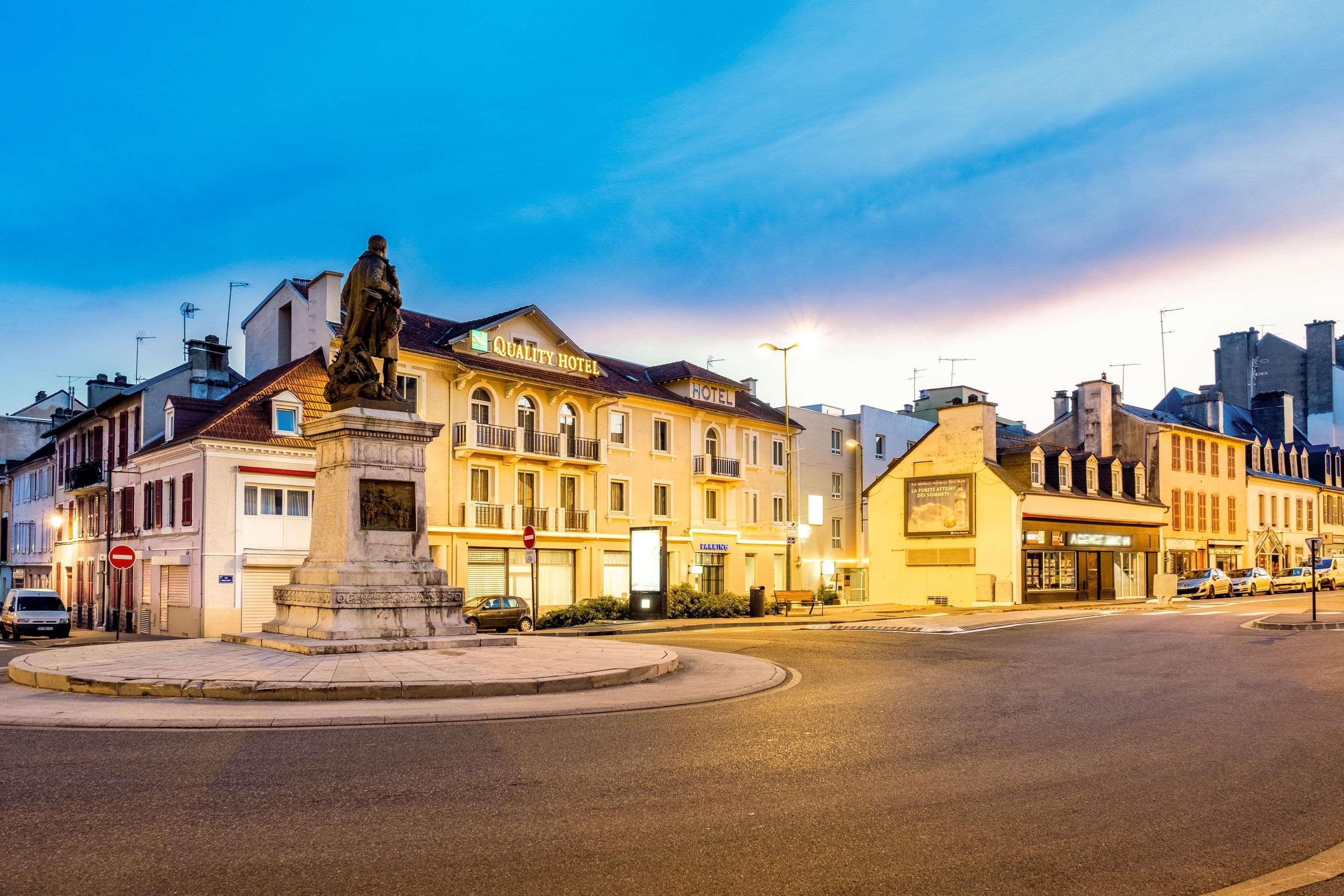 Vista Exterior Quality Hotel Pau Centre Bosquet