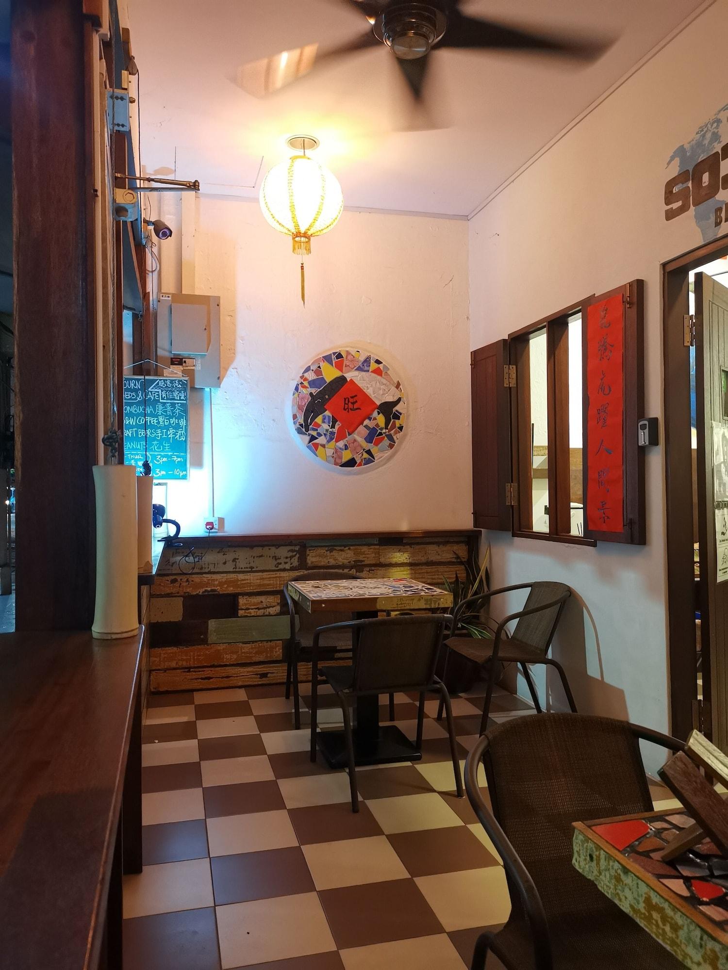 Vista Exterior Sojourn Beds & Cafe - Hostel