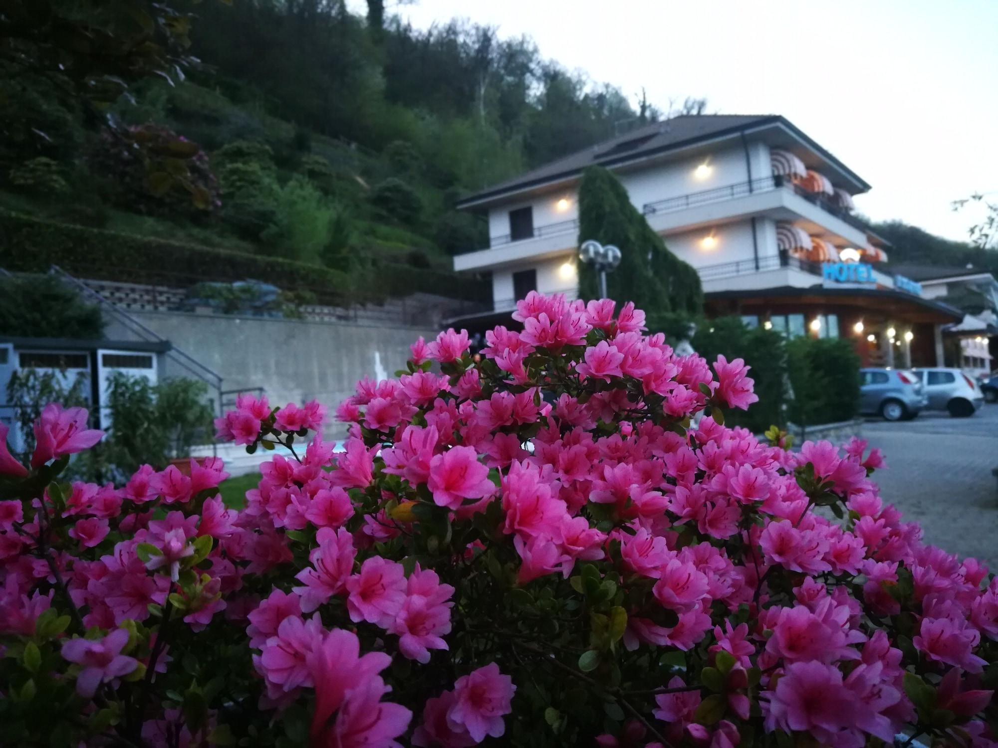 Vista Exterior Hotel Lo Scoiattolo
