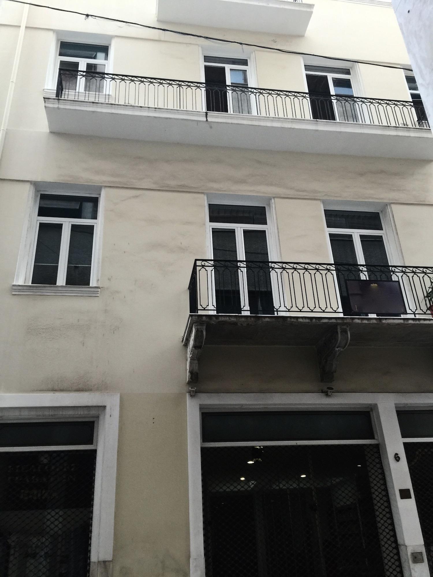 Vista Exterior Concierge Downtown