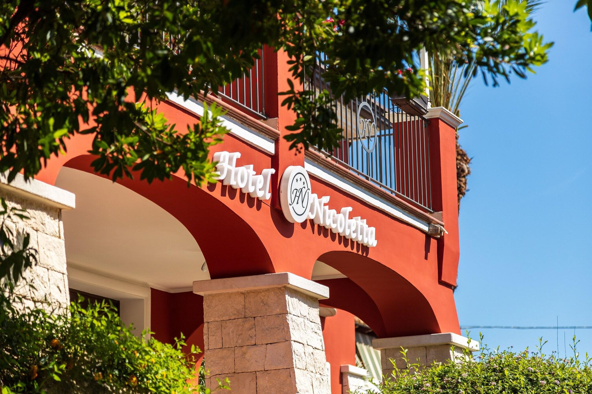 Vista Exterior Nicoletta Hotel