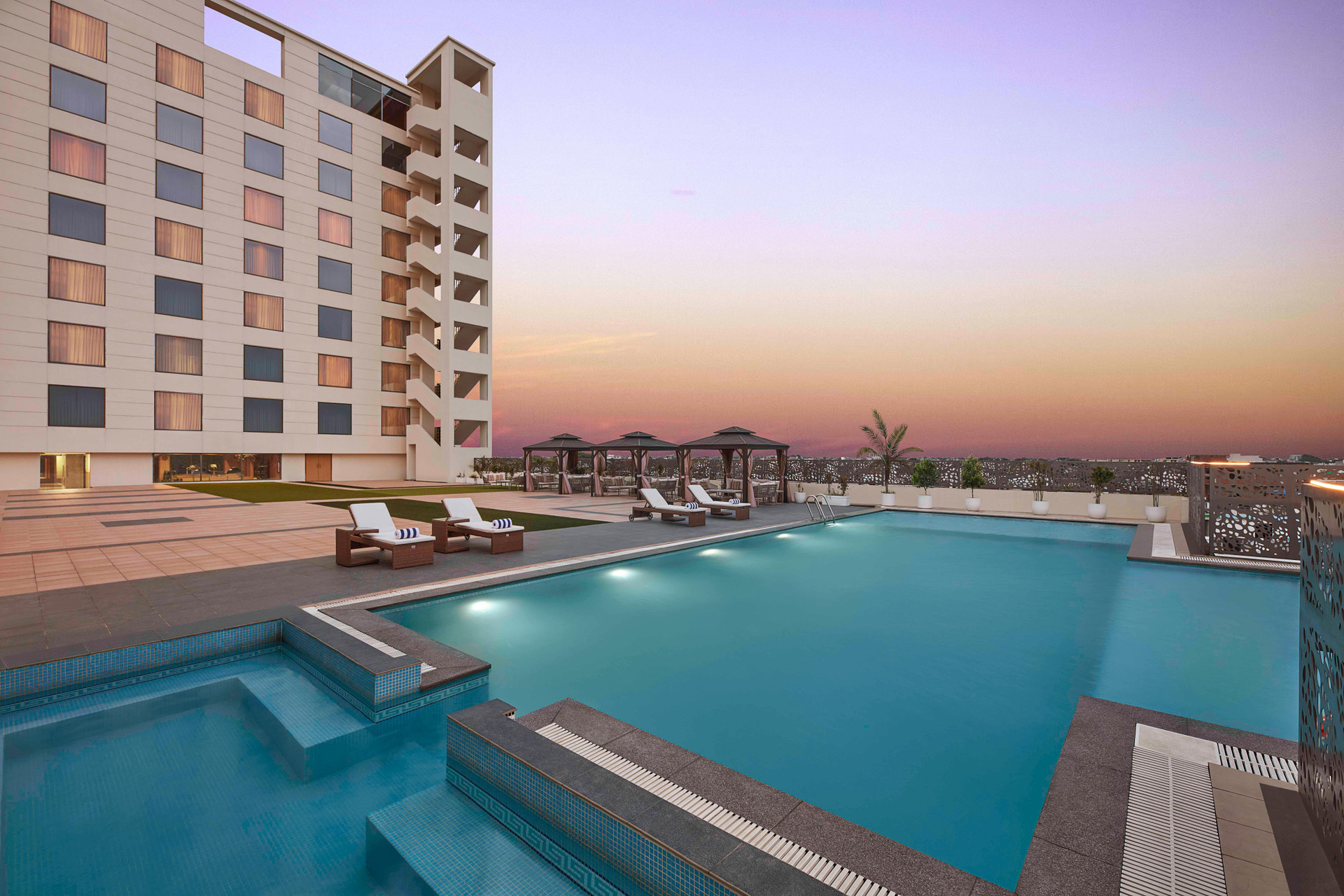 Vista Piscina DoubleTree by Hilton Varanasi