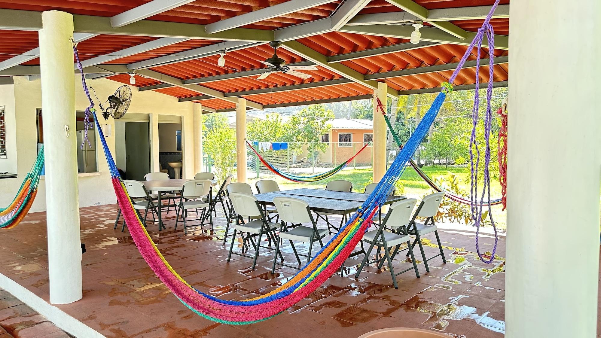 Vista Exterior Paradise Bay