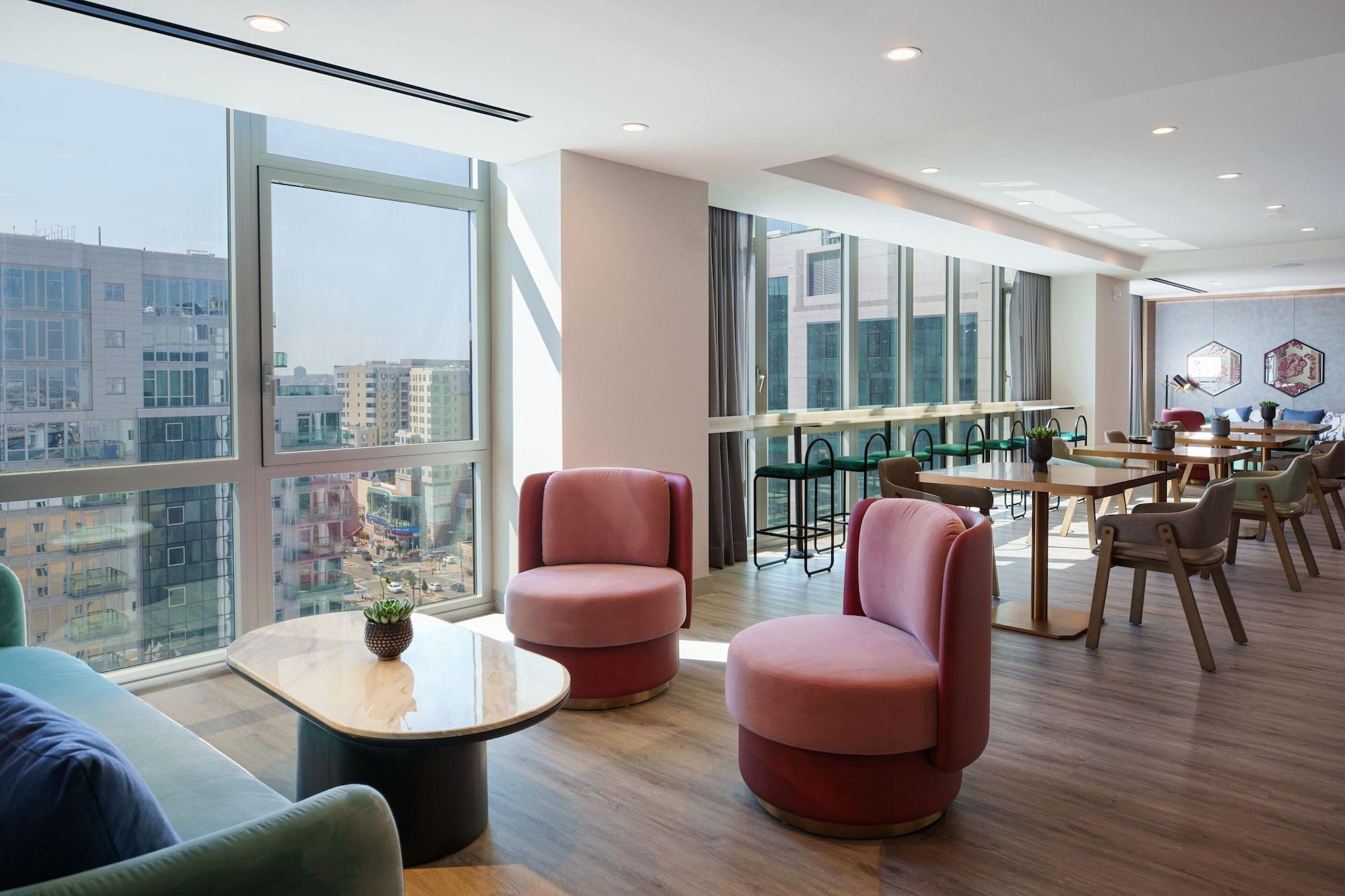 Bar/Salón Renaissance New York Flushing Hotel at Tangram