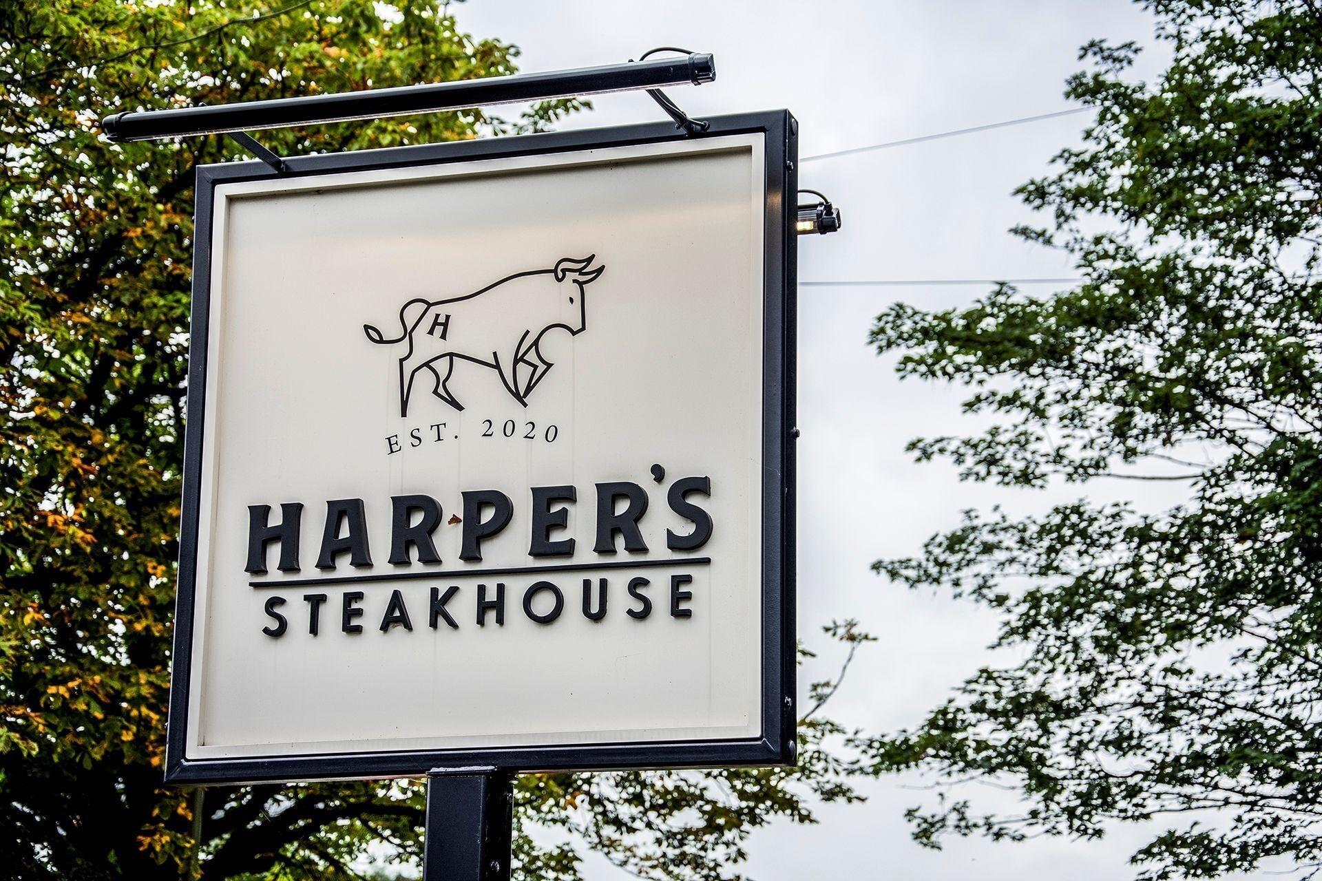 Vista Exterior Harper's Steakhouse with Rooms, Haslemere