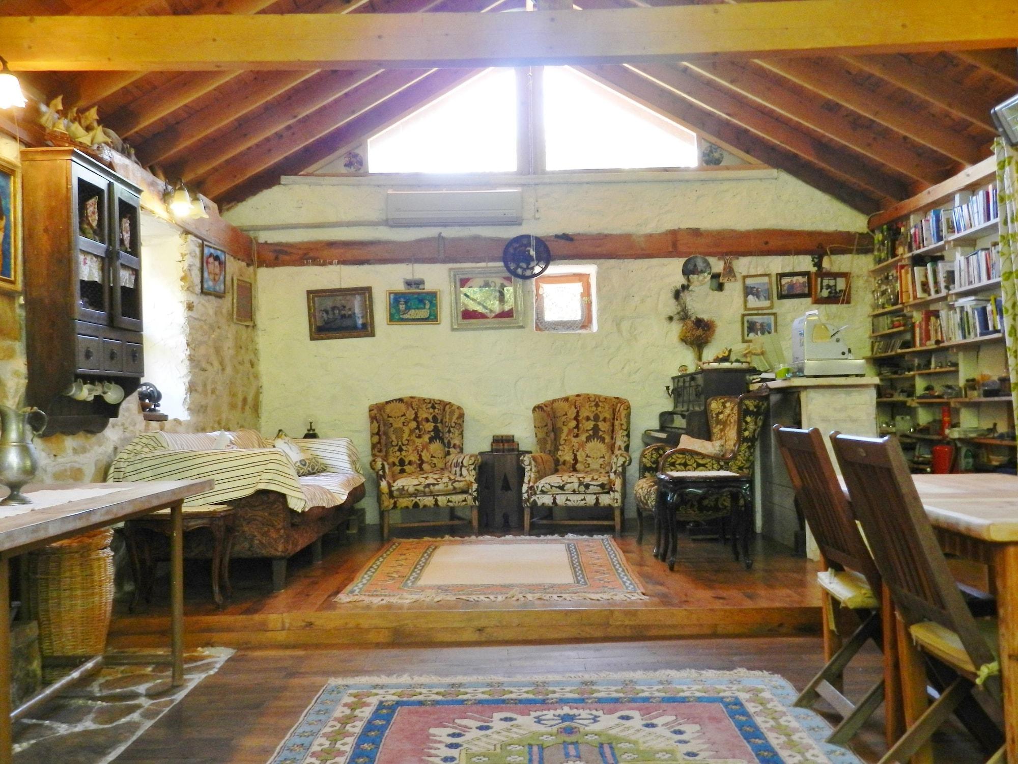 Vista Lobby Daphne House