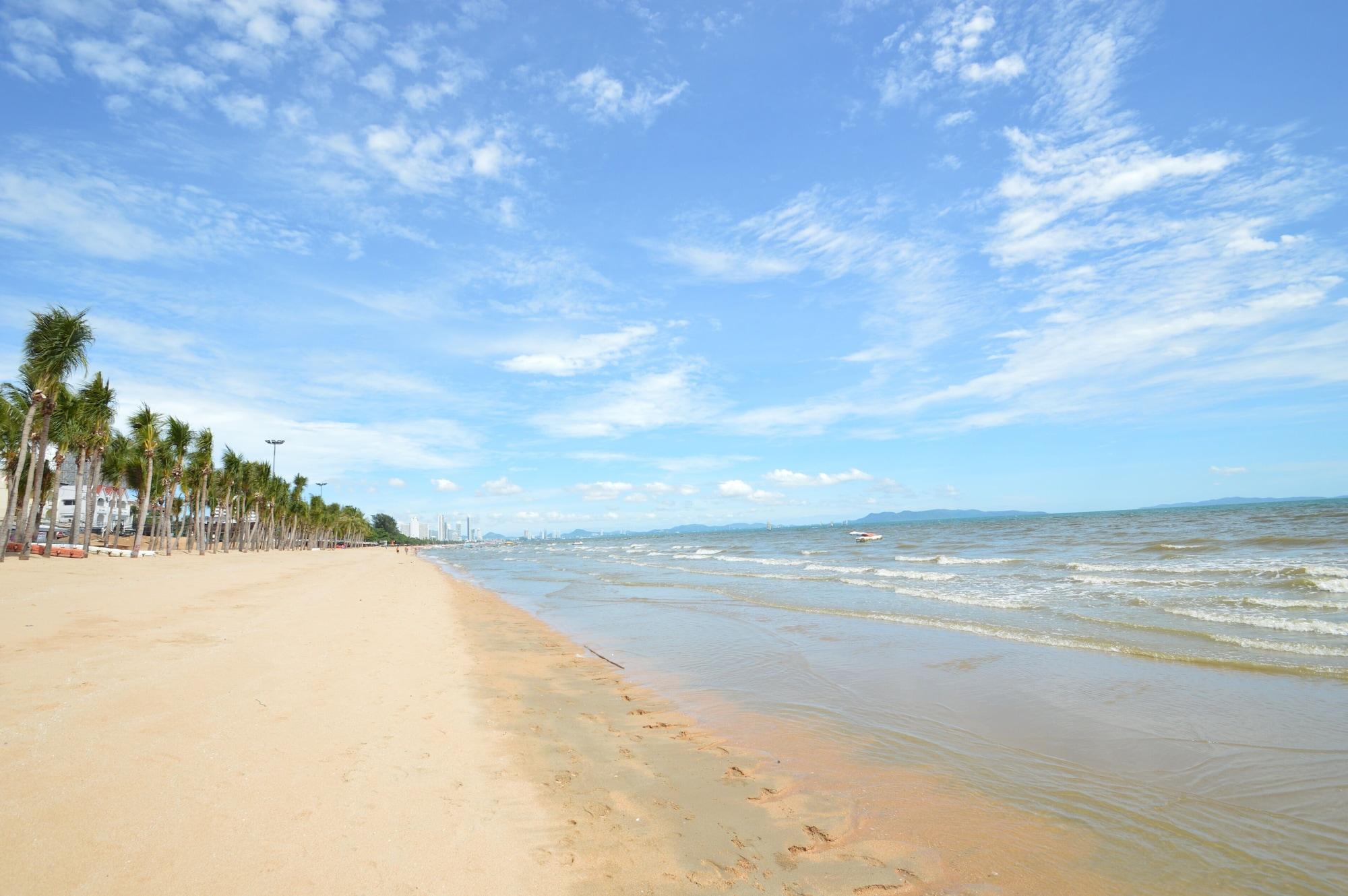 Playa Jomtien Beach Hostel