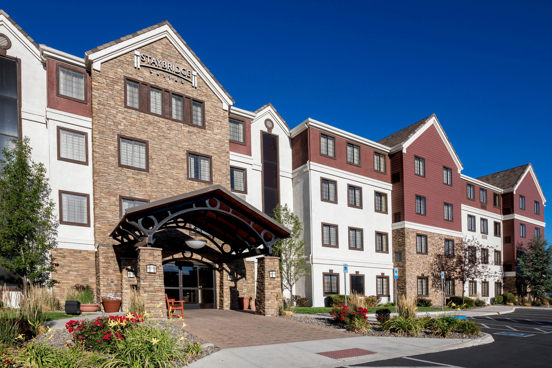 Vista Exterior Staybridge Suites Reno by IHG