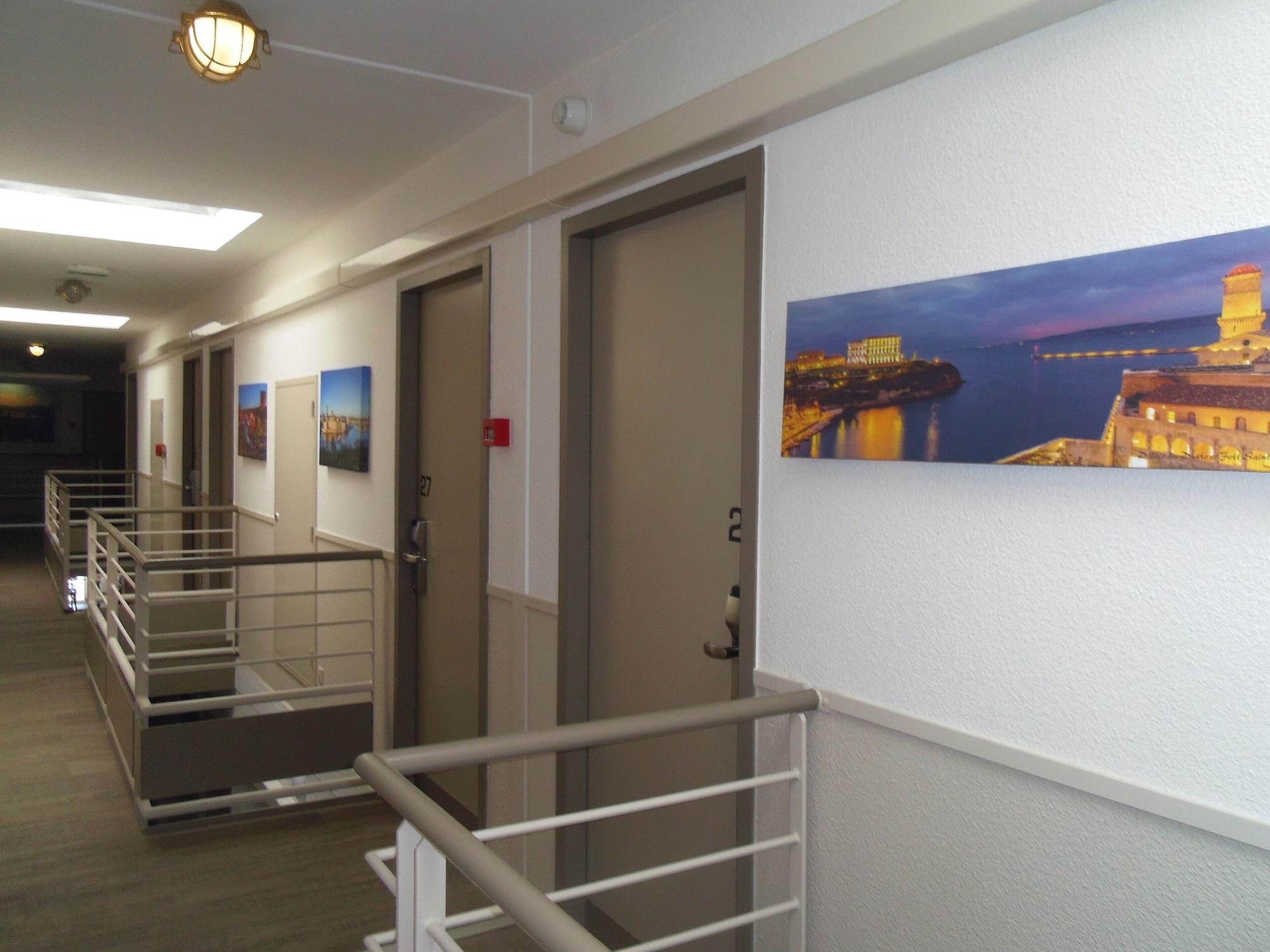 Varios Contact Hôtel Marseille Aubagne