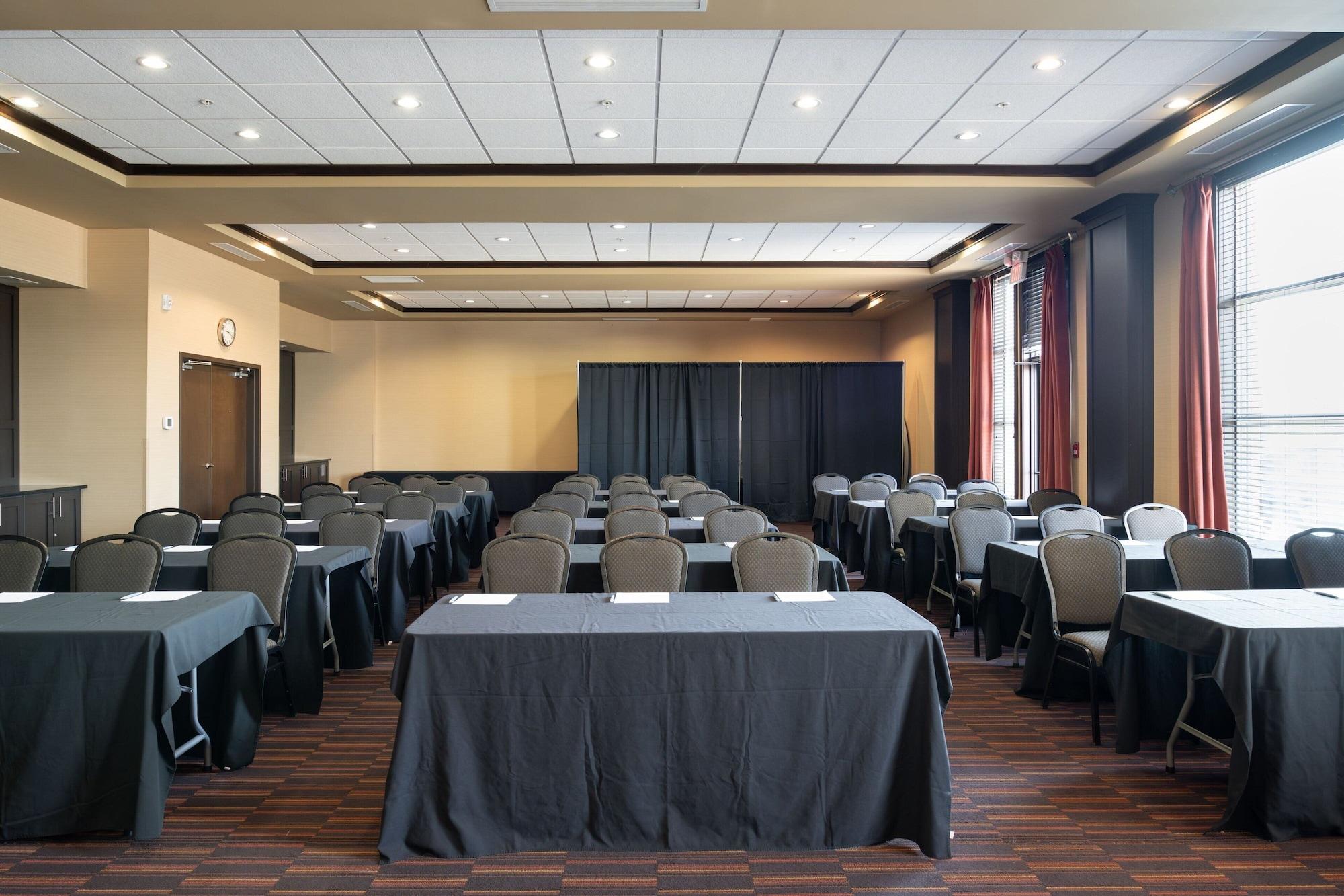 Sala de Reuniones Four Points by Sheraton Edmonton International Airport