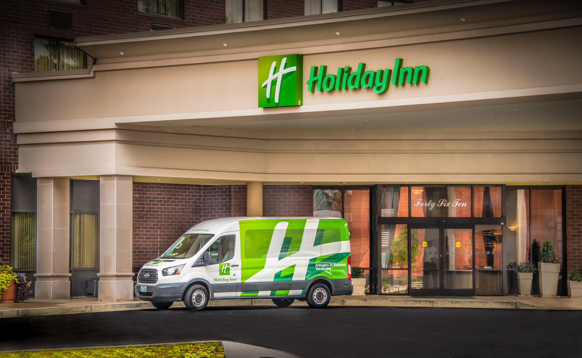 Vista Lobby Holiday Inn Arlington at Ballston by IHG