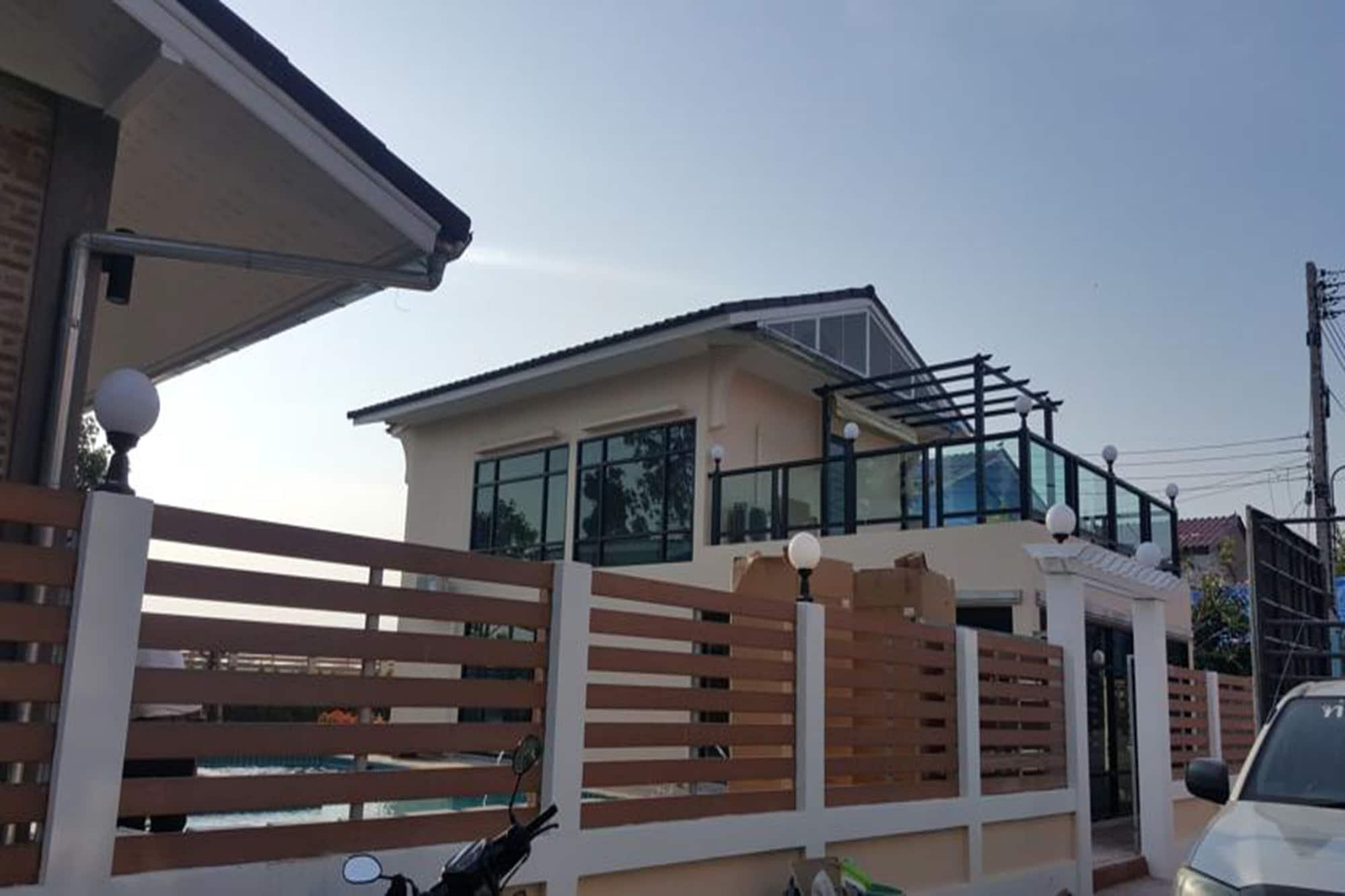 Vista Exterior Baan Hansa