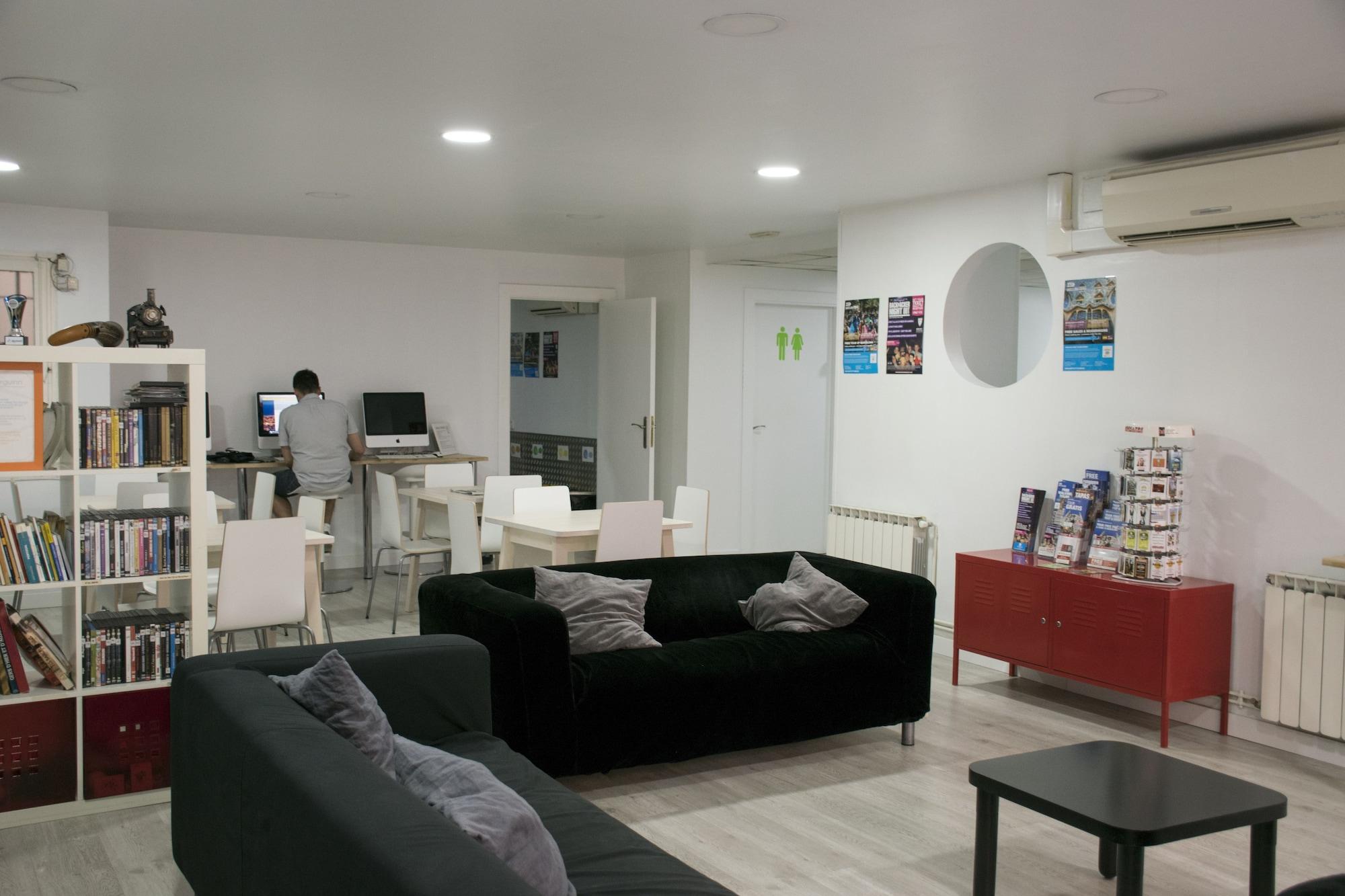 Varios Alberguinn Youth Hostel