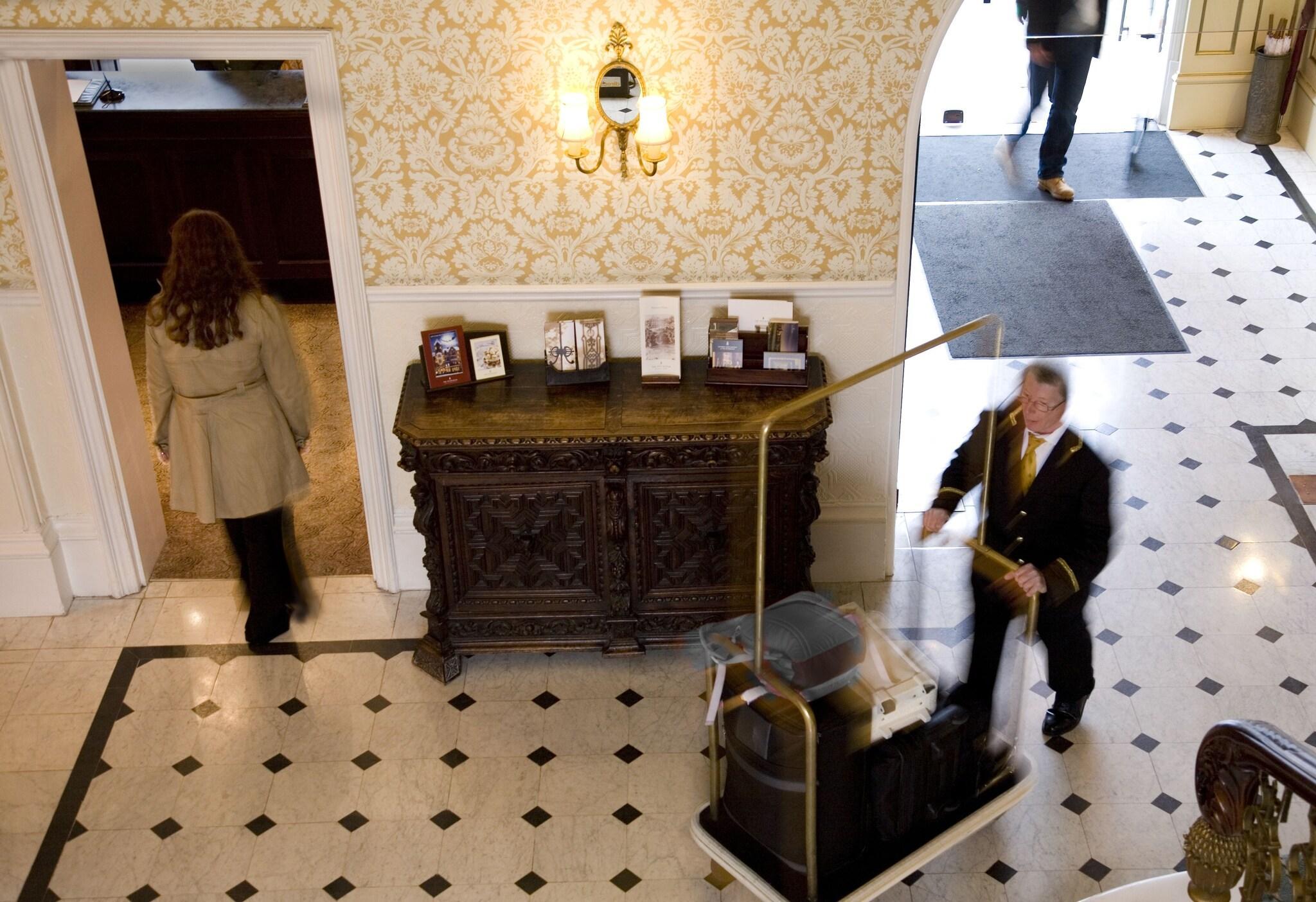 Vista Lobby The Petersham
