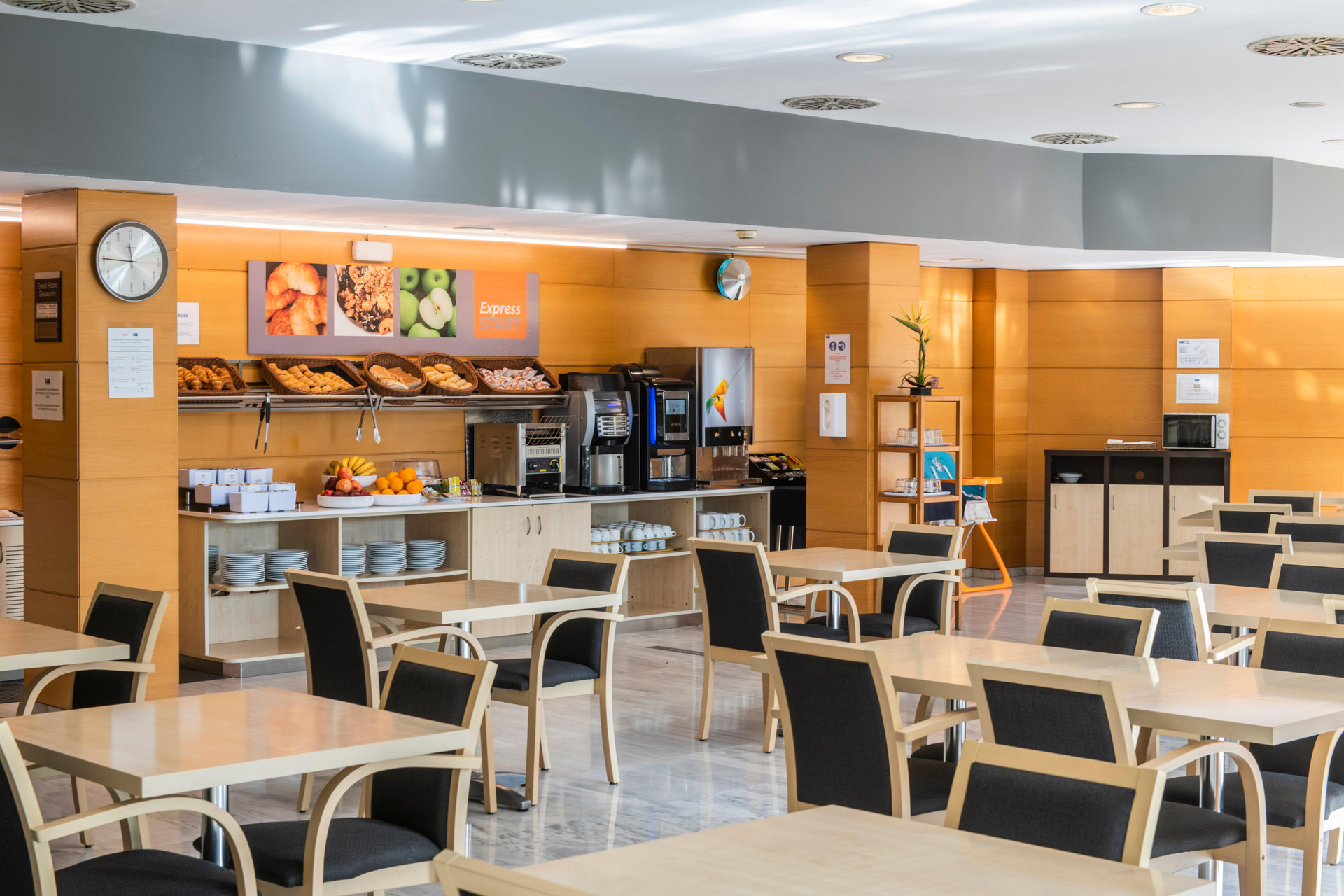 Restaurant Holiday Inn Express Barcelona-Montmeló by IHG