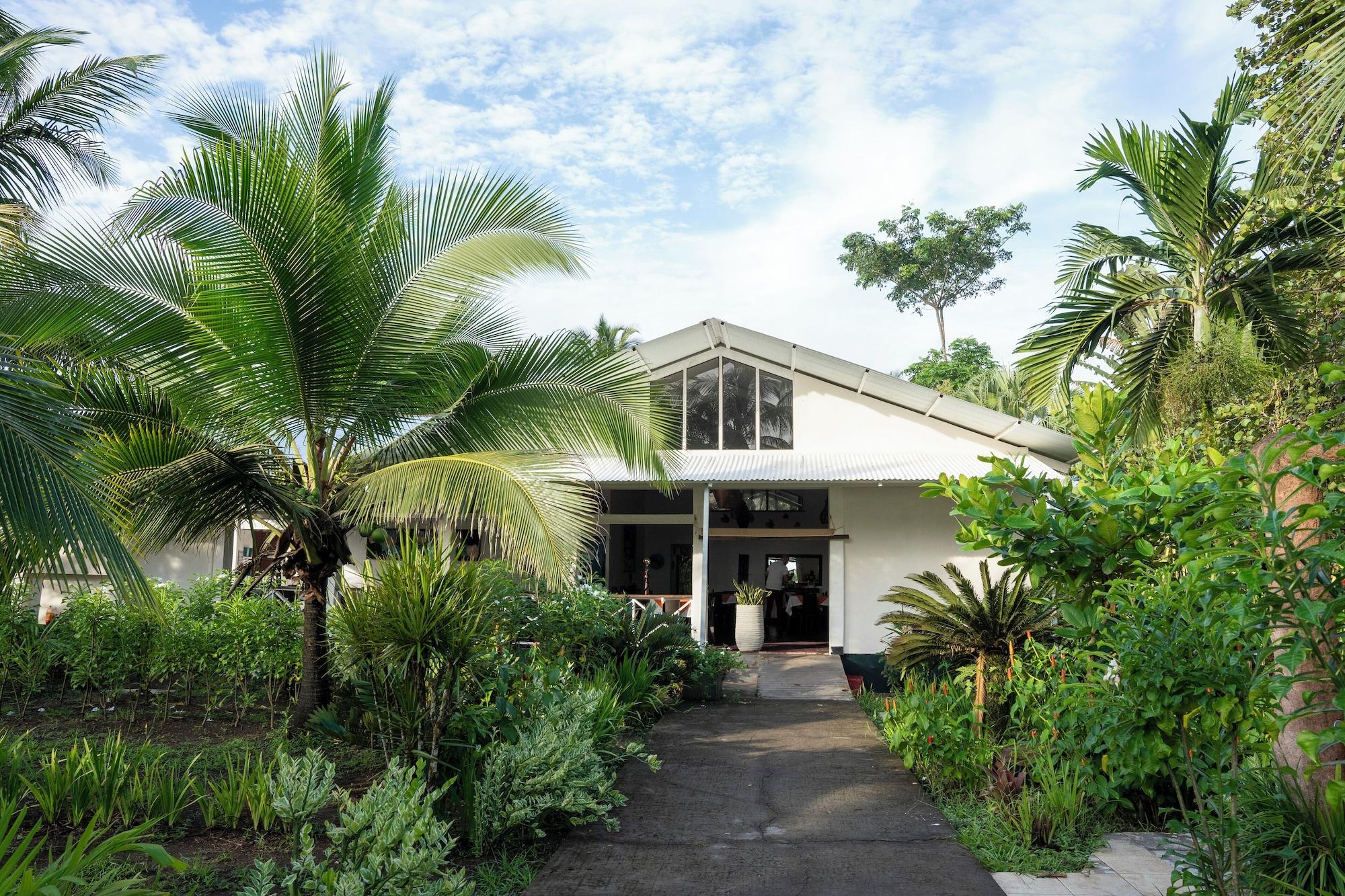 Vista Exterior Hotel Tortuguero Beachfront