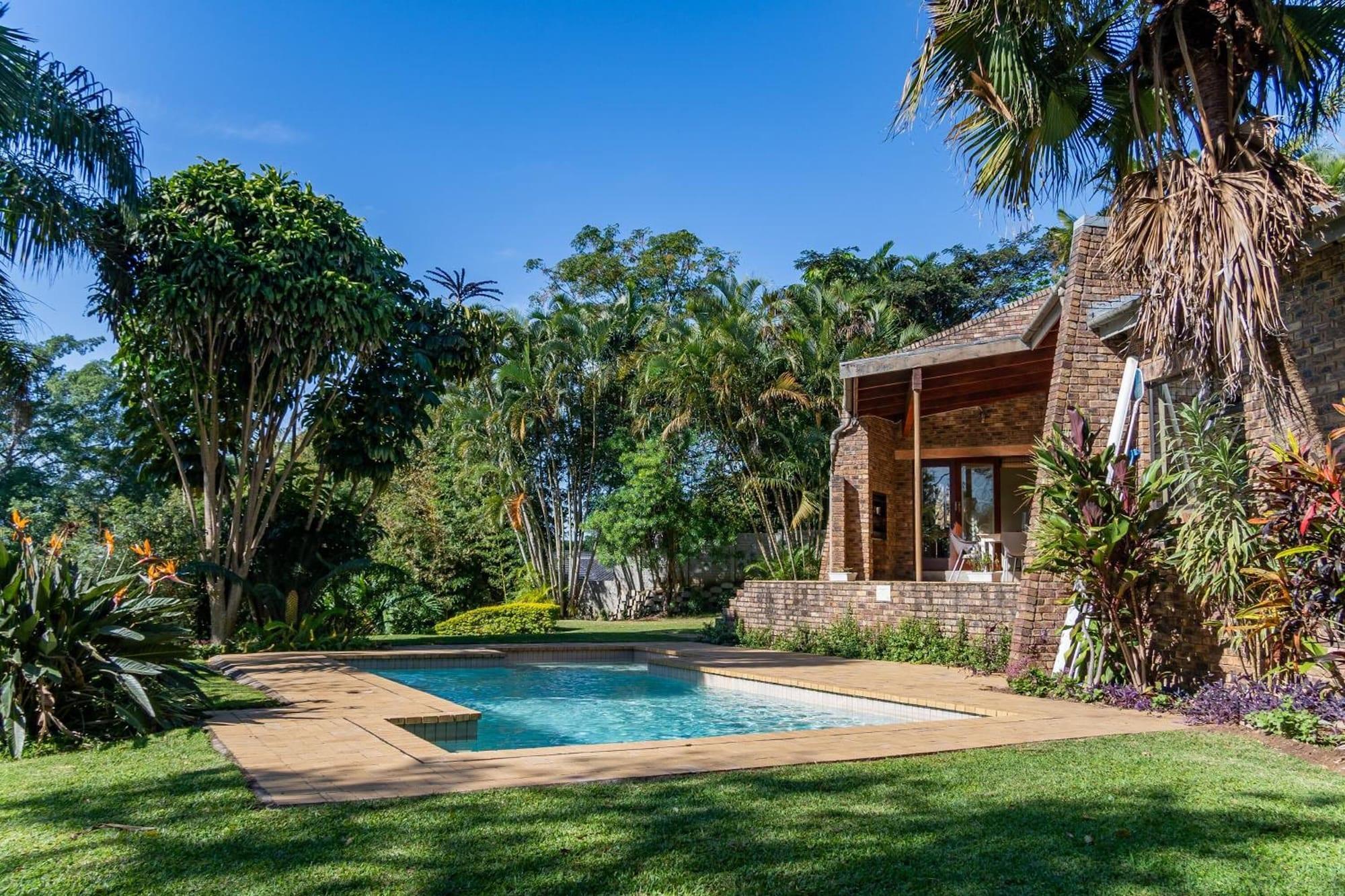 Vista Piscina Faraway Lodge B&B
