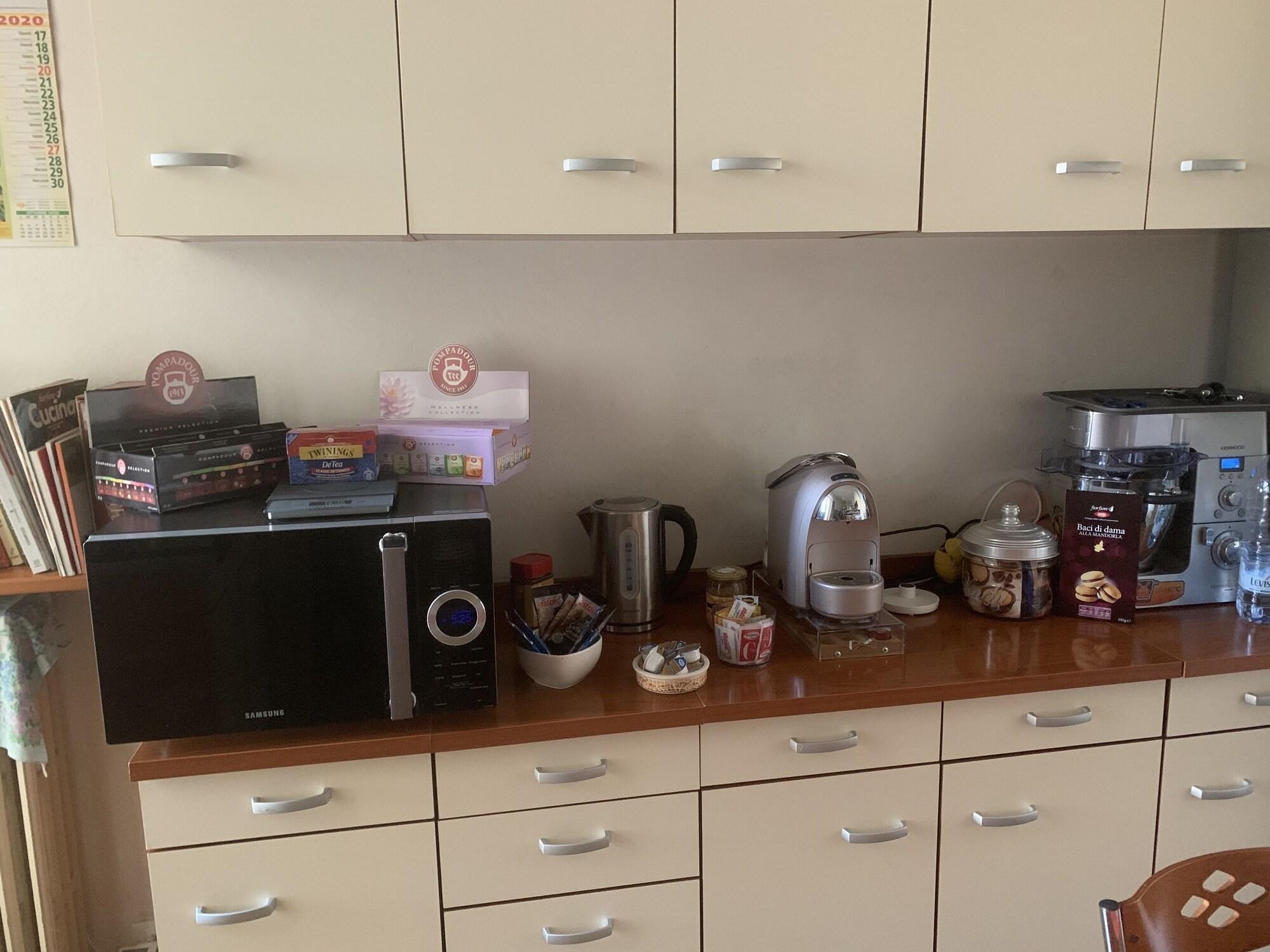 Bar/Salón Pampero & Catona House B&B