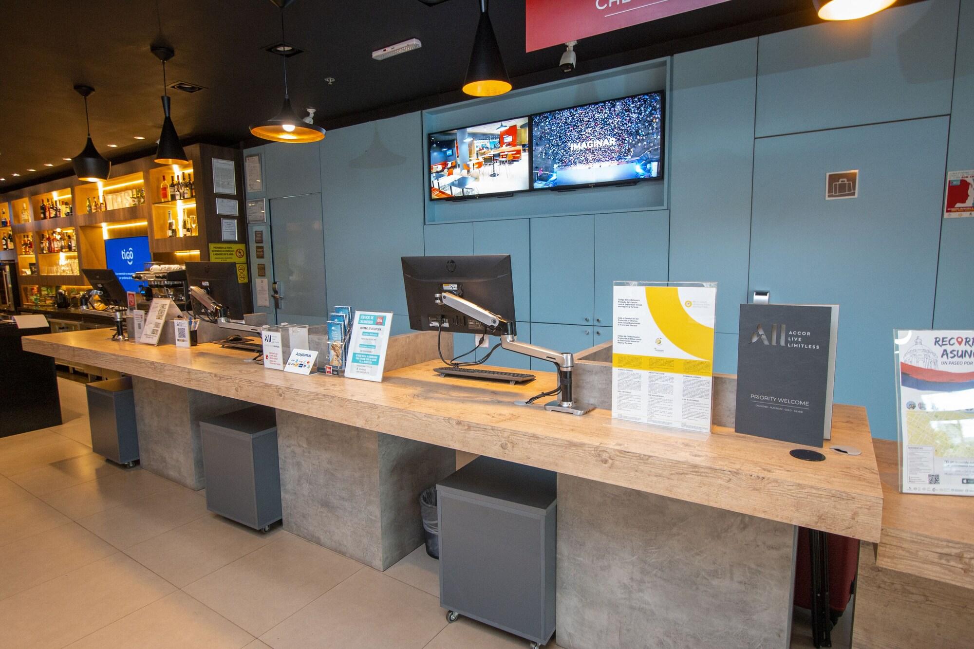 Vista Lobby Ibis Asuncion