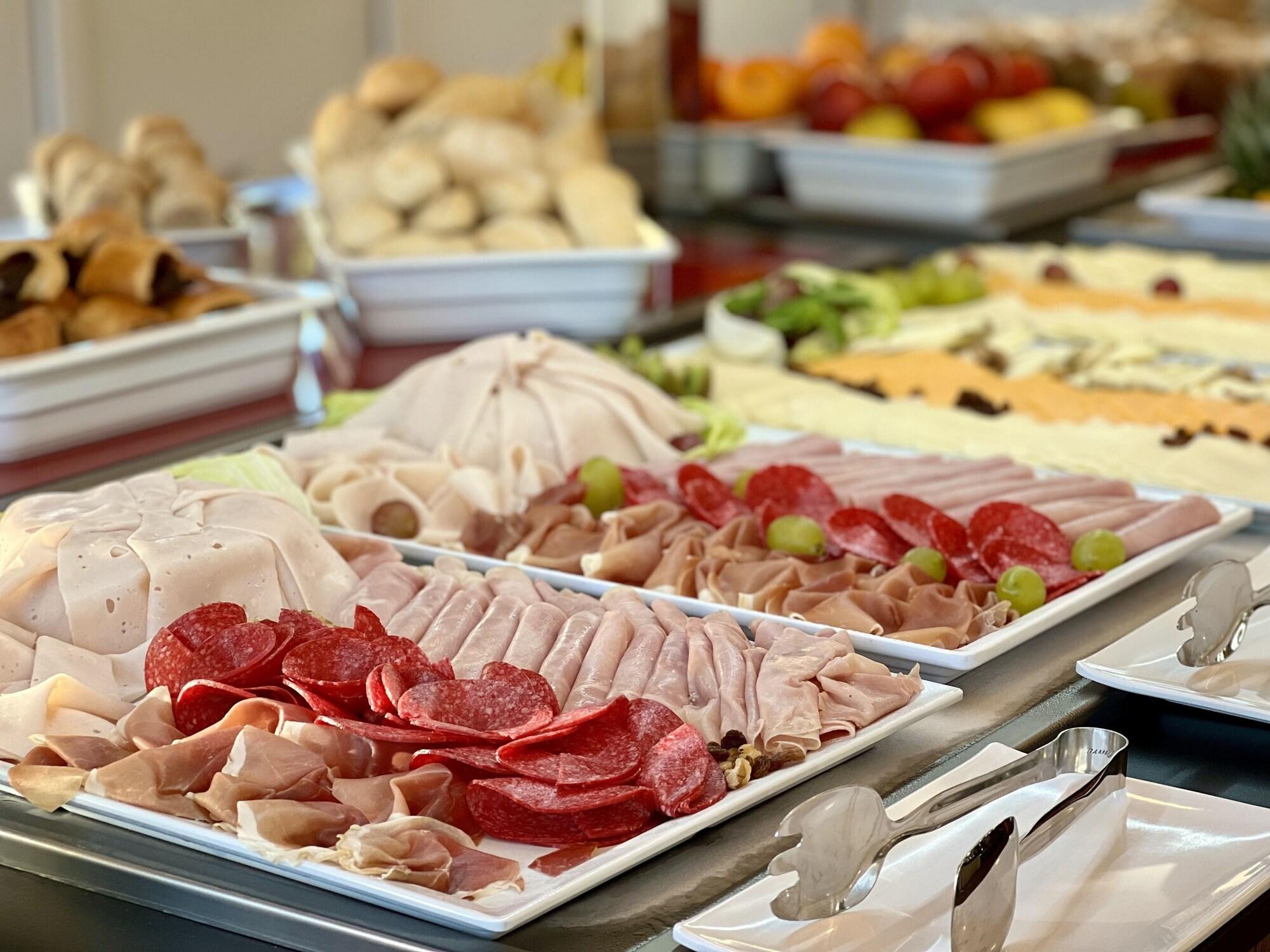 Restaurant Ramada Residences by Wyndham Costa del Sol Fuengirola