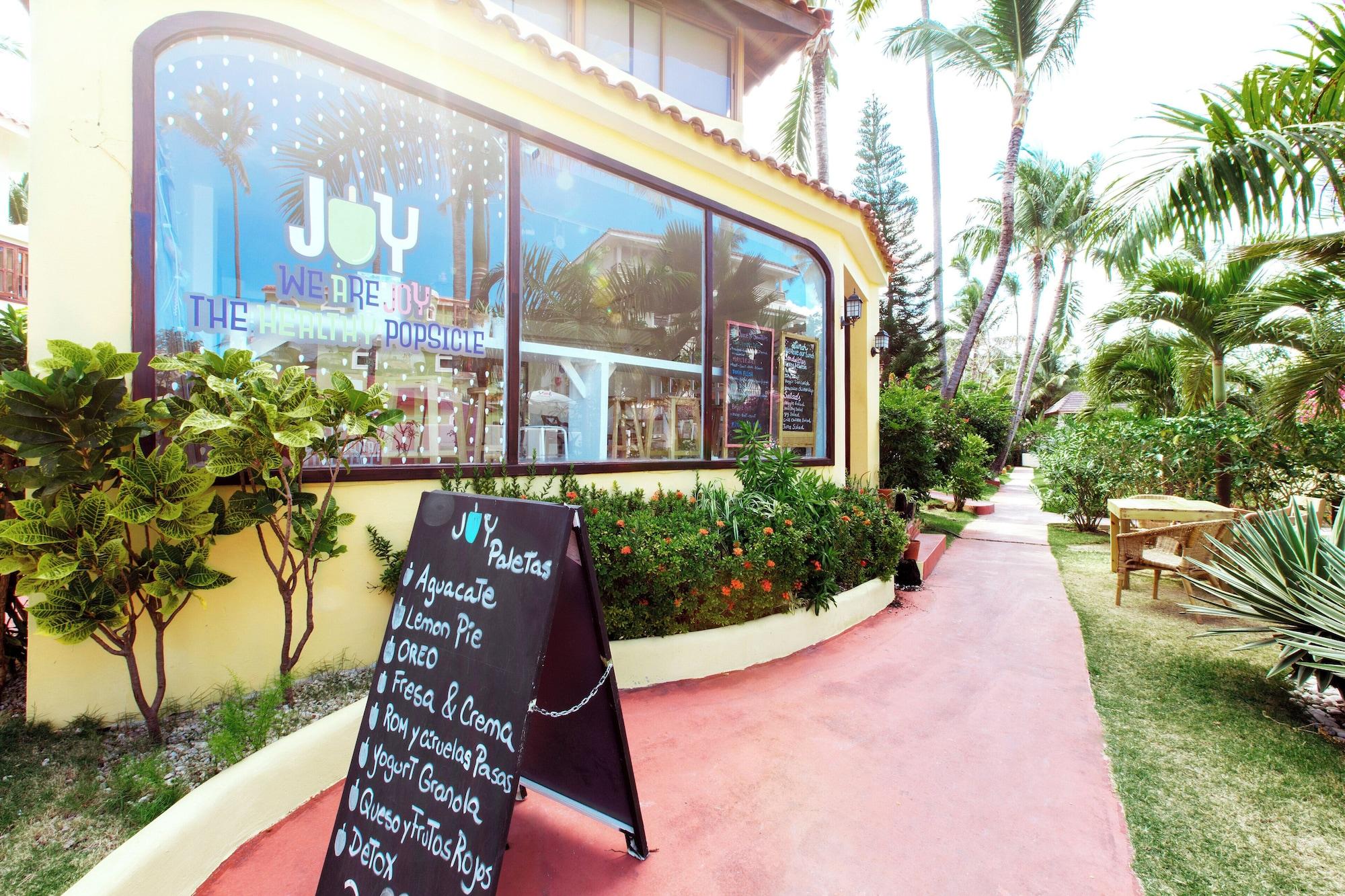 Restaurant TROPICAL ESCAPE - SUITES and STUDIOS