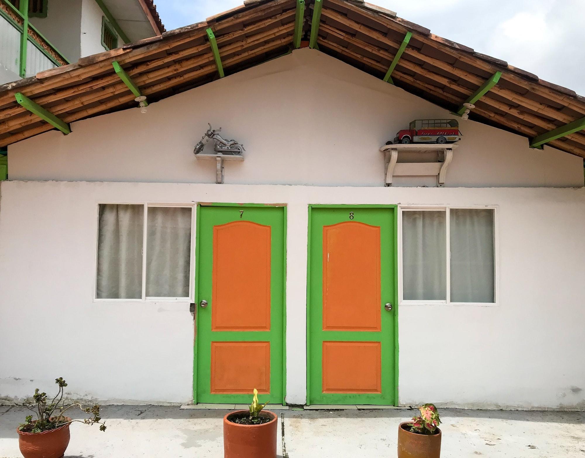 Varios Room-room With 1 Double bed and 2 Single