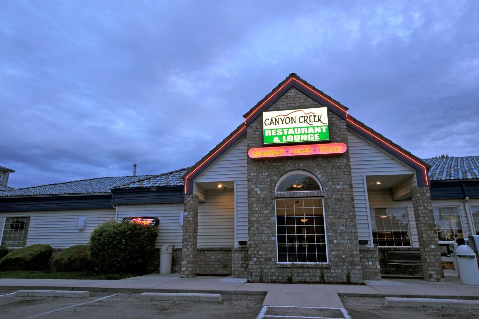 Vista Exterior Shilo Inn Suites Hotel - Nampa Suites - Idaho
