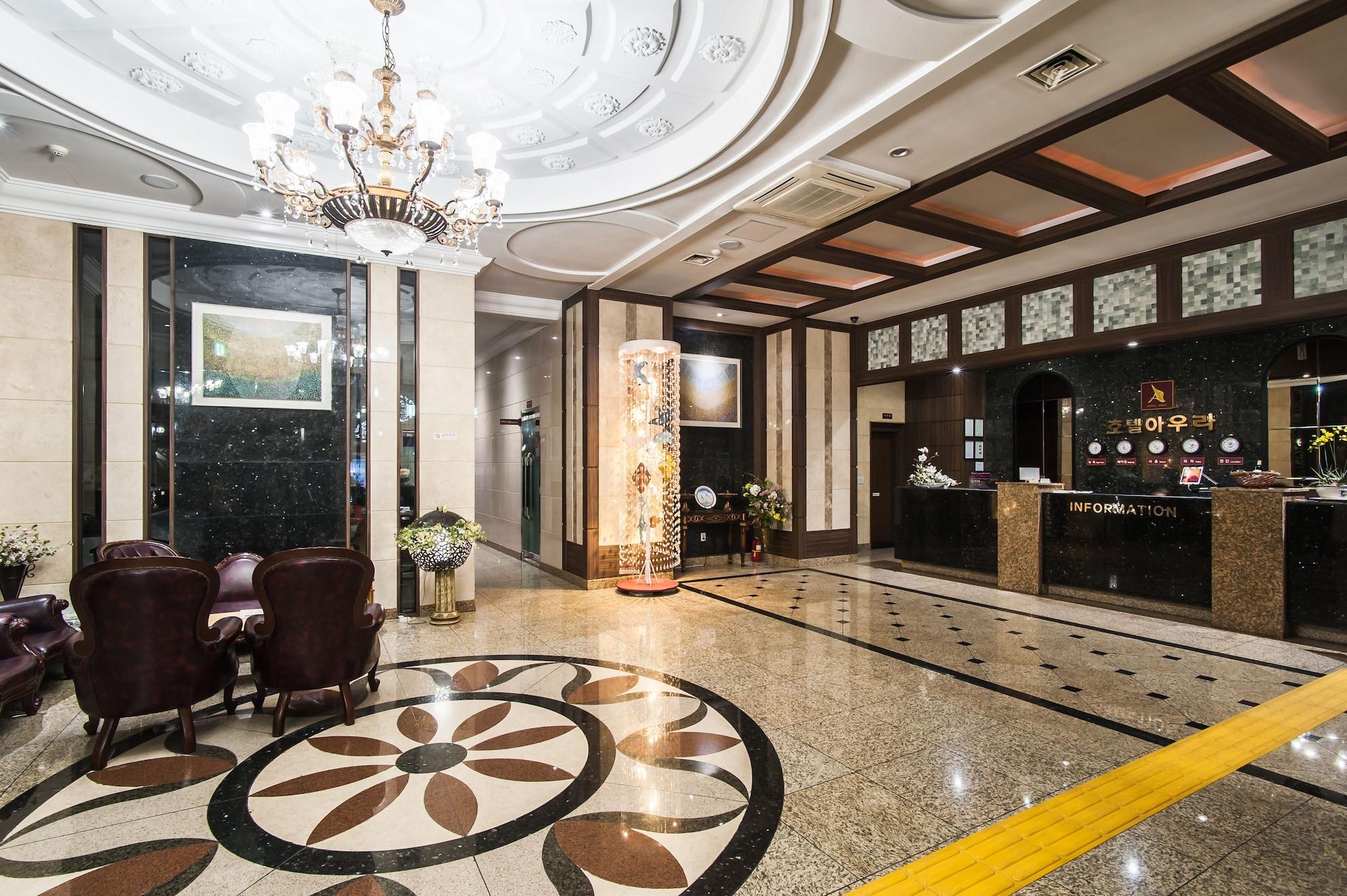 Vista Lobby Hotel Aura