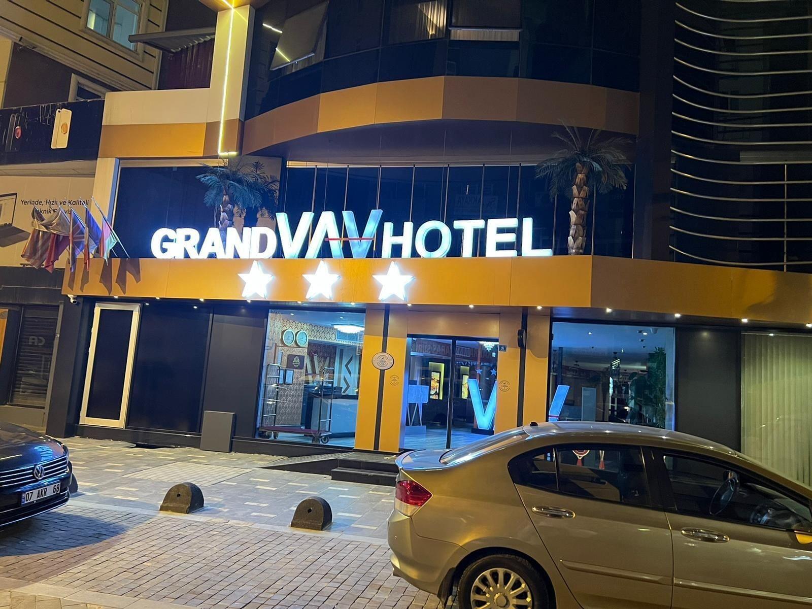 Varios Grand Vav Hotel