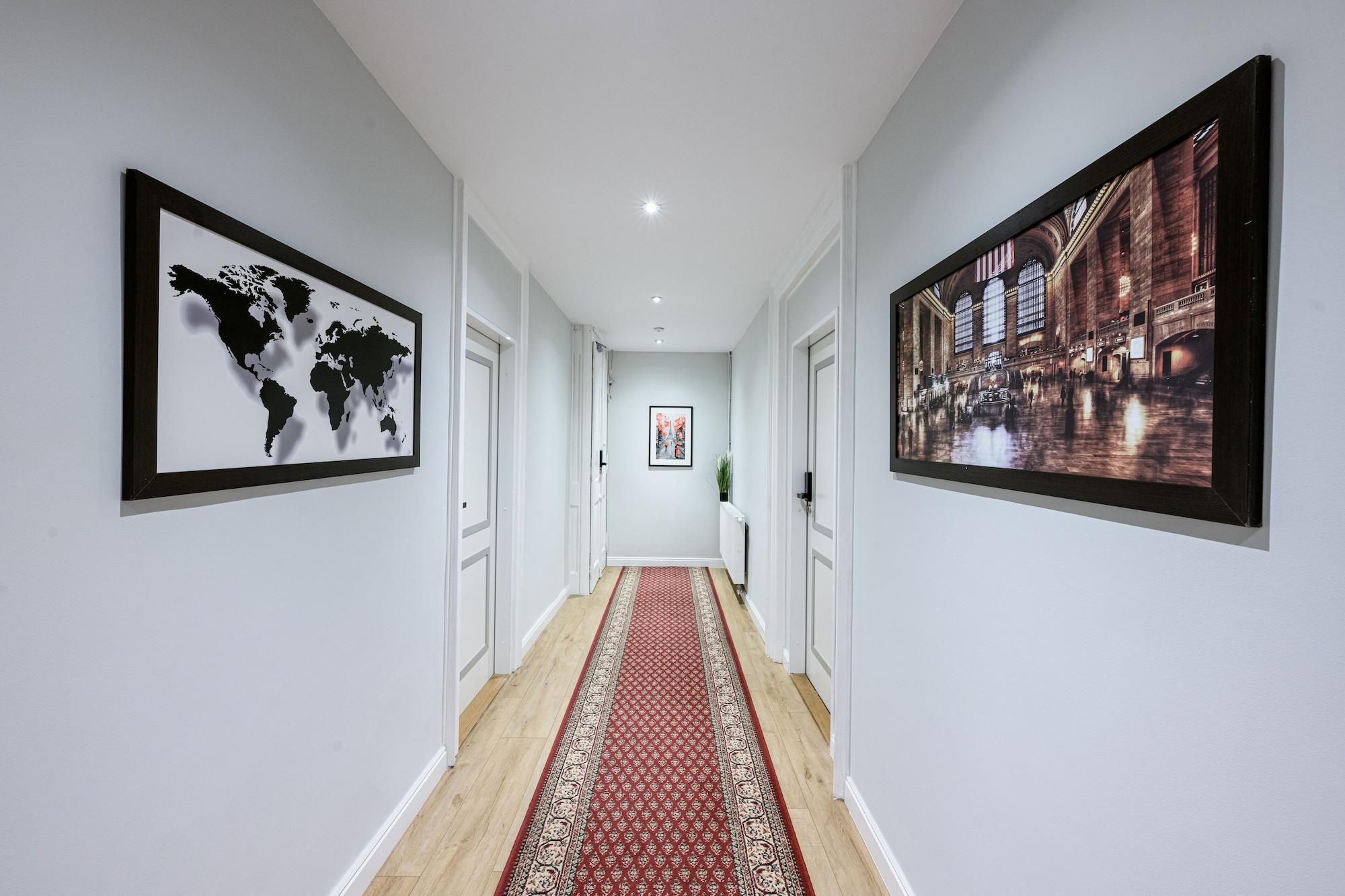 Varios Arts Apartments