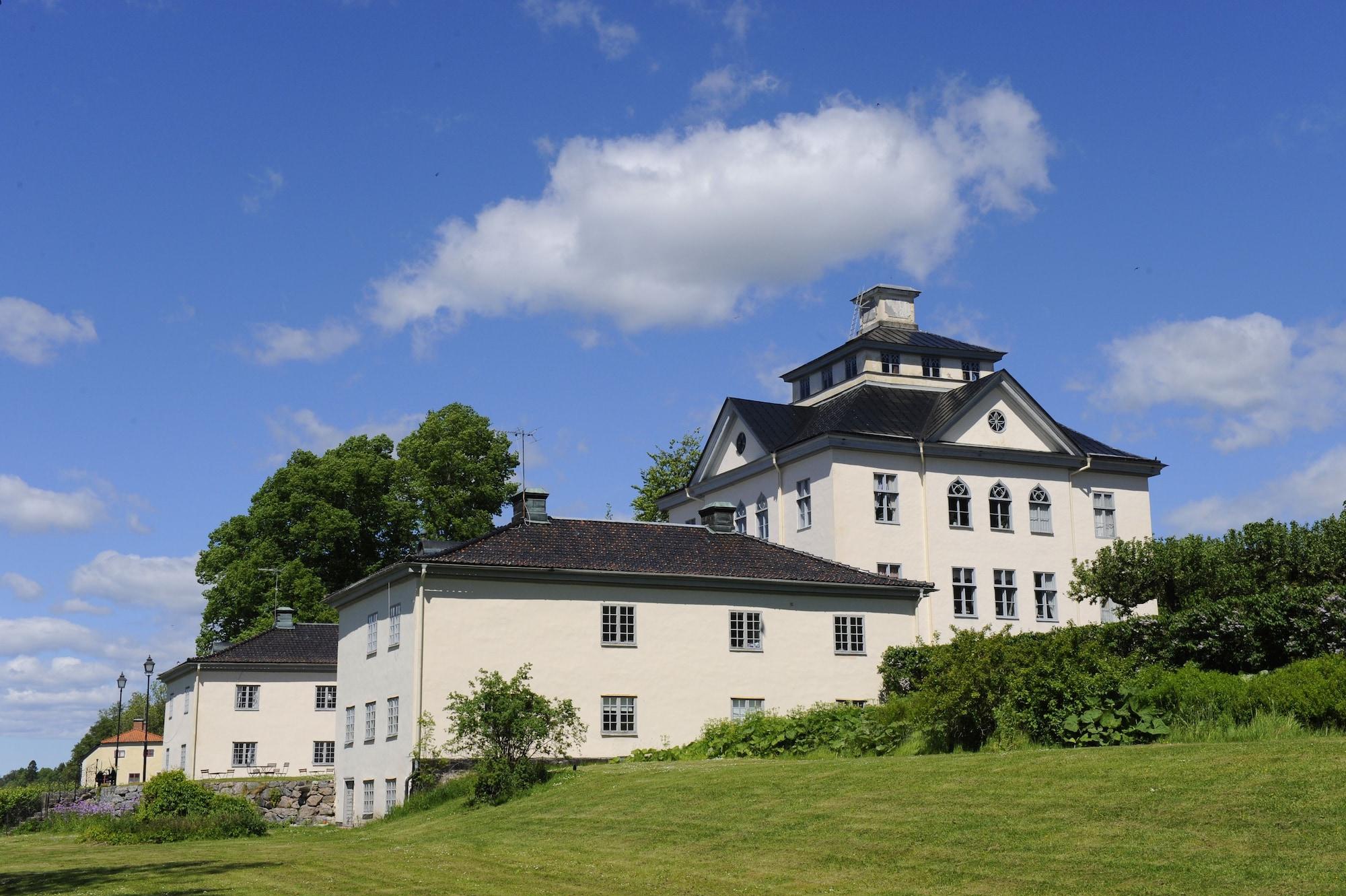 Varios Öster Malma Vandrarhem - Hostel