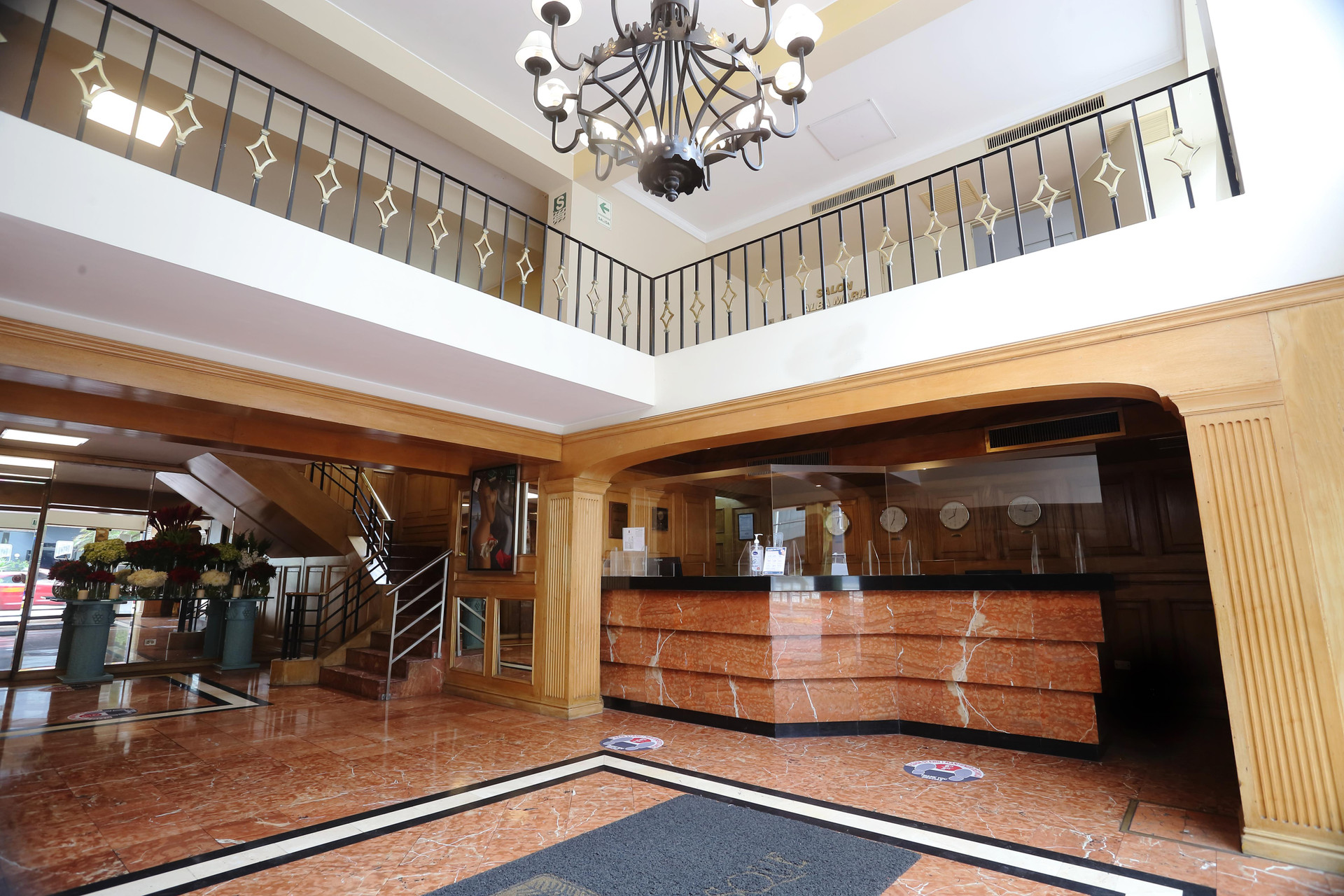 Vista Lobby Suites del Bosque Hotel